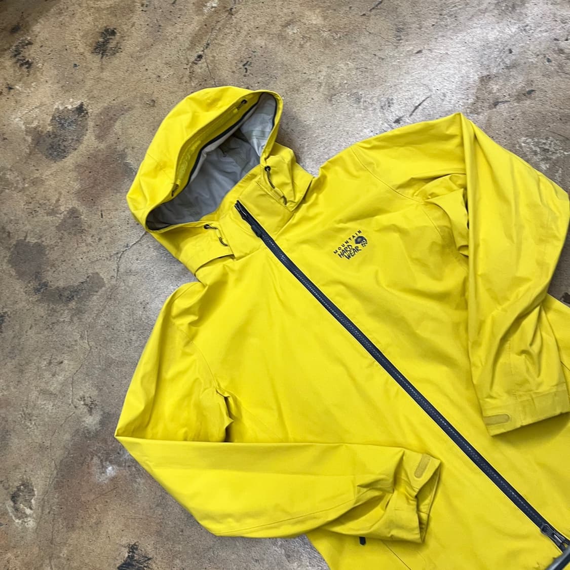 [정품/M] 마운틴하드웨어 노란색 후드 바람막이 자켓 b17 상품이미지1