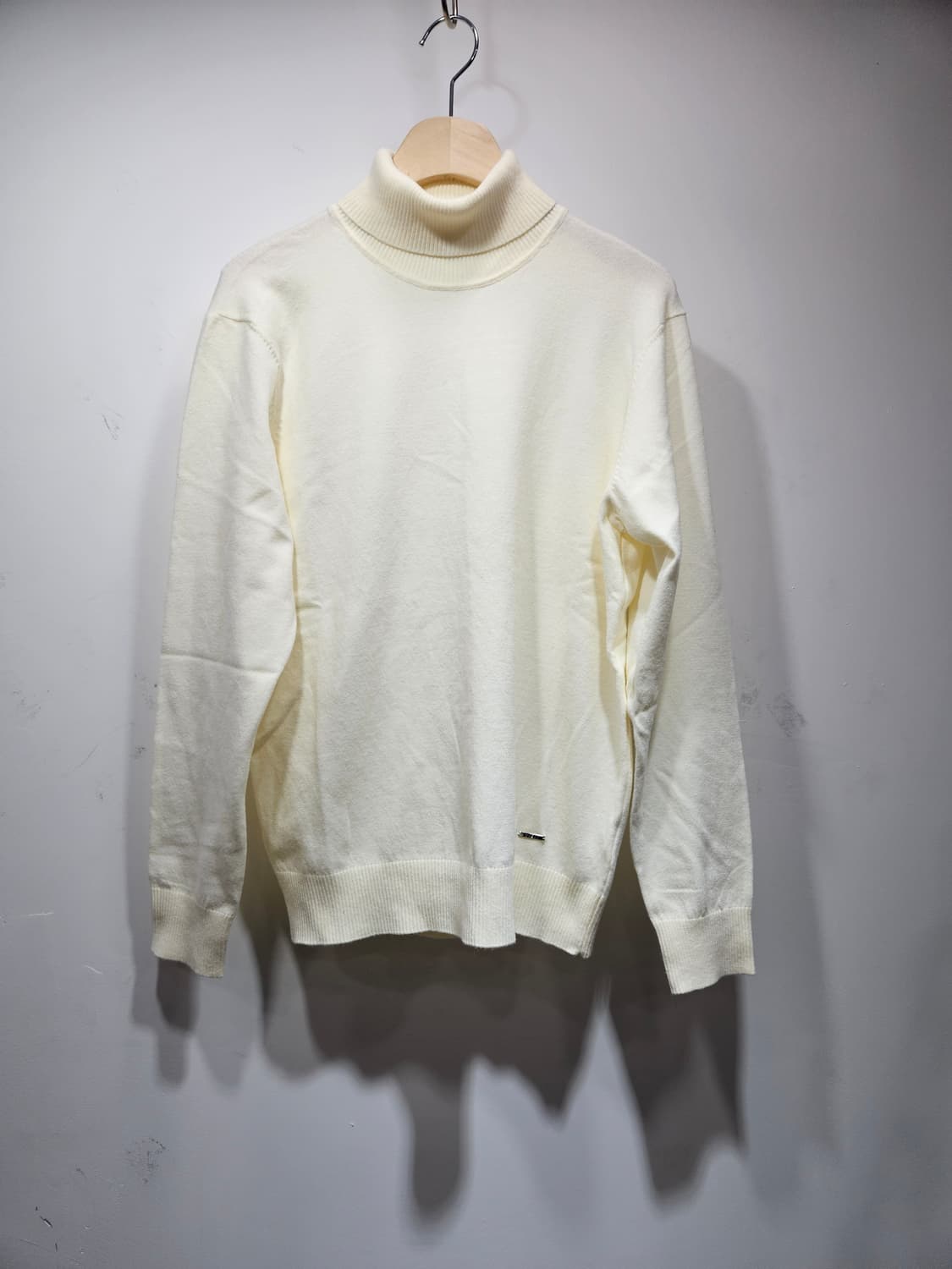 게스(Guess) 아이보리 터틀넥 니트 M 상품이미지1