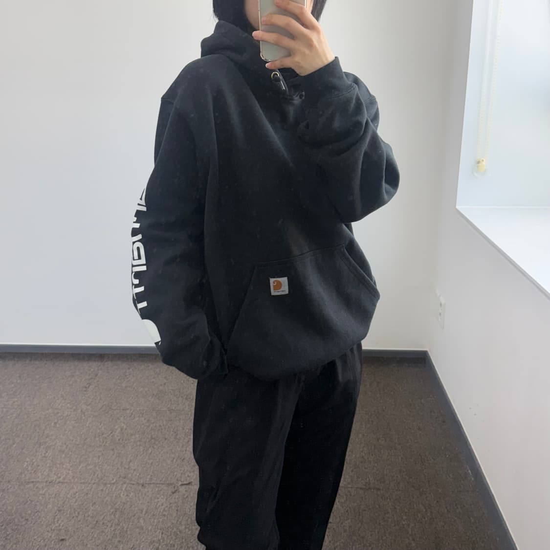 Carhartt 칼하트 사이드 로고 블랙 후드티 상품이미지1