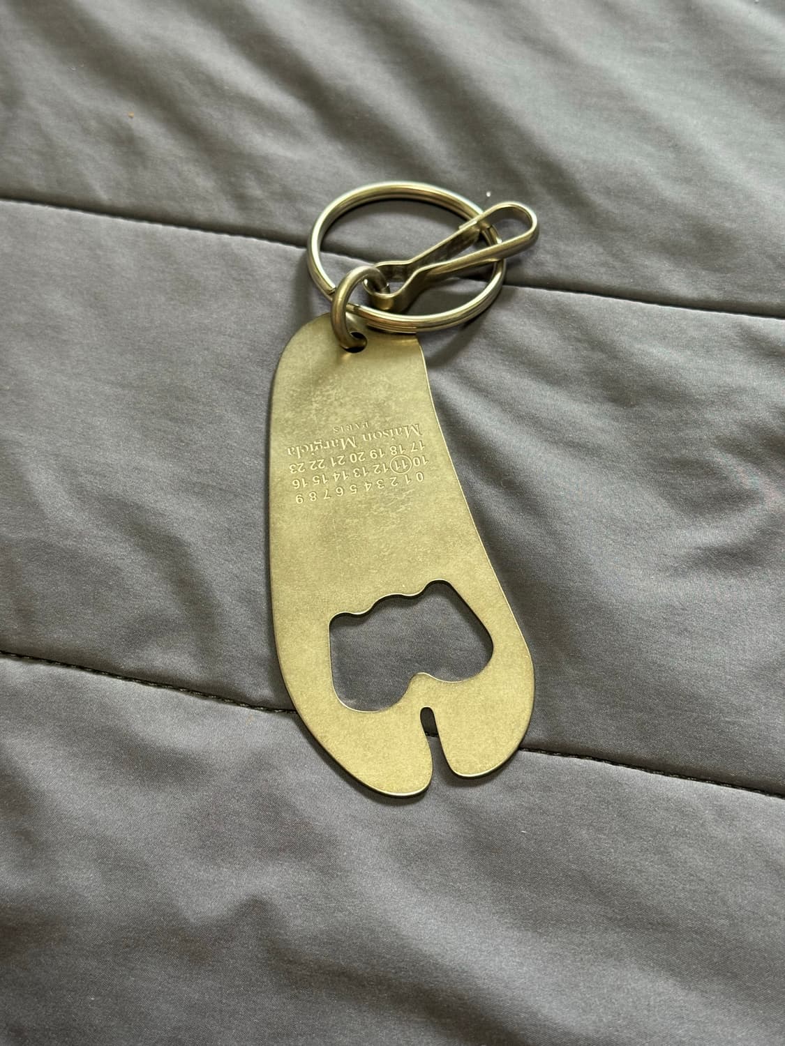 [새상품] 메종 마르지엘라 타비 오프너 키링 무광 상품이미지2