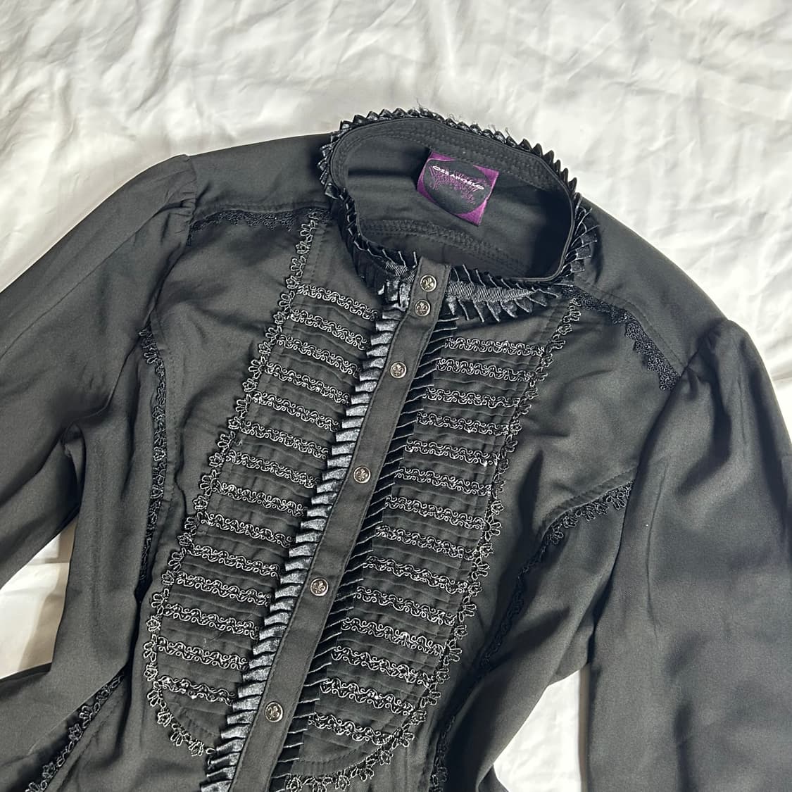 [OZZ ANGELO] 오즈안젤로 오즈온 고딕 프릴 블라우스 상품이미지3