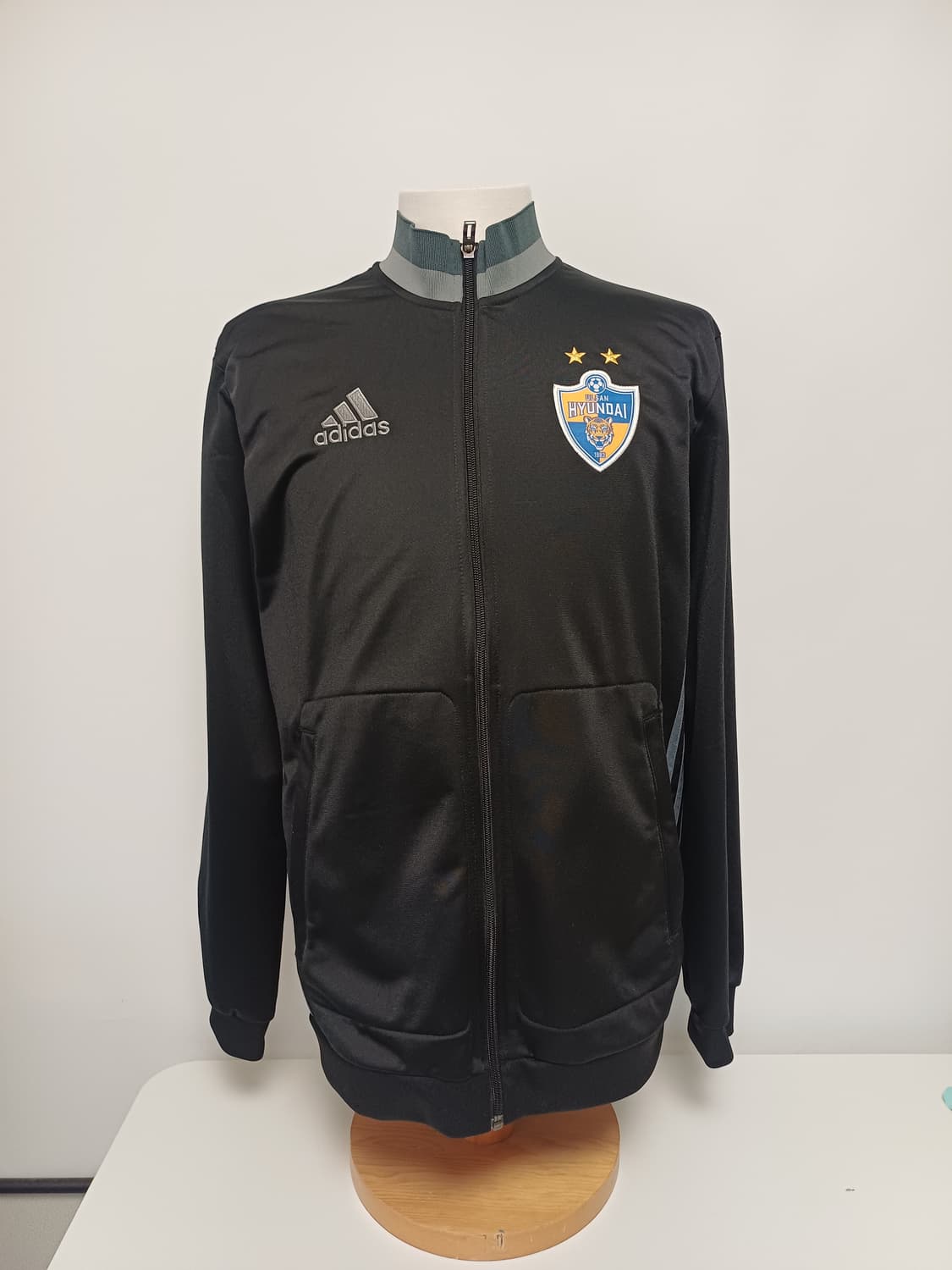 [100] 16-17 울산현대 아디다스 컨디보 16 프레젠테이션 자켓 상품이미지1