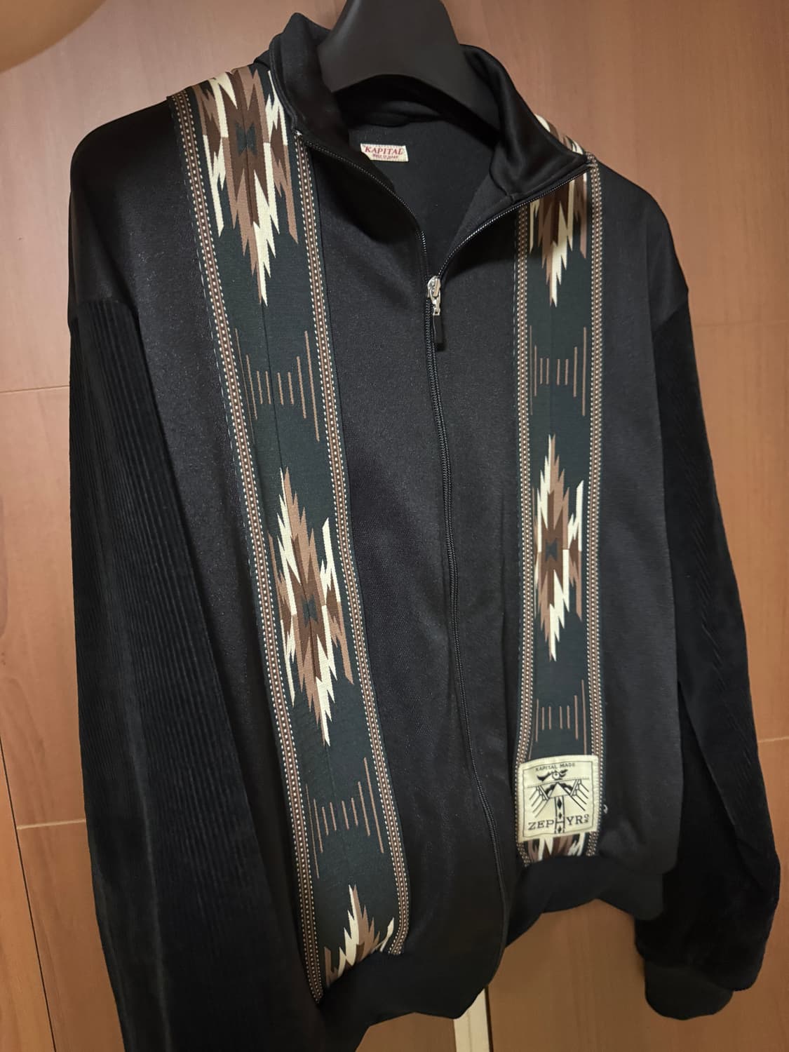 카피탈 제피르 스무스 저지 트랙 자켓 블랙 4사이즈 상품이미지2