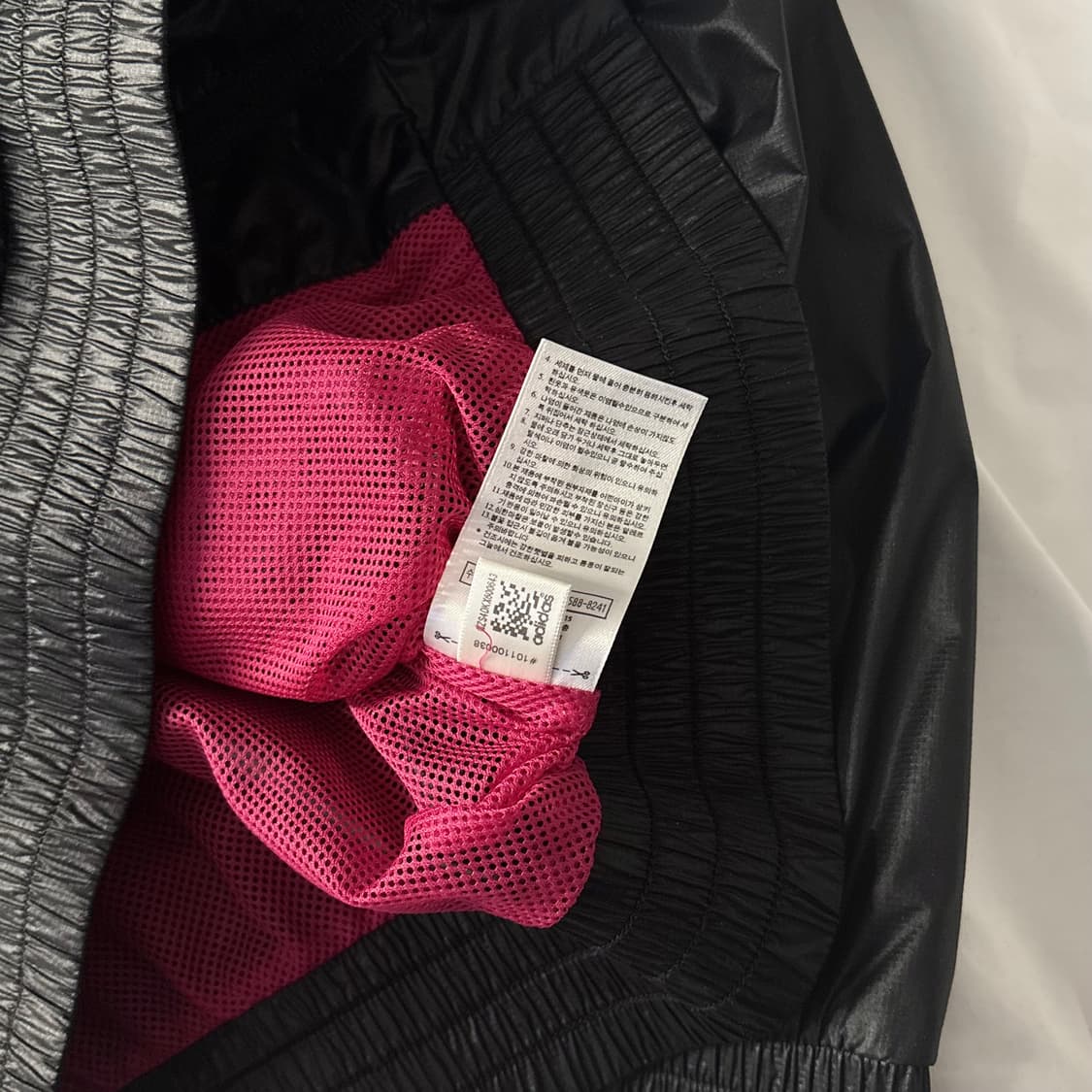 아디다스 Y2K 유광 바람막이  상품이미지3