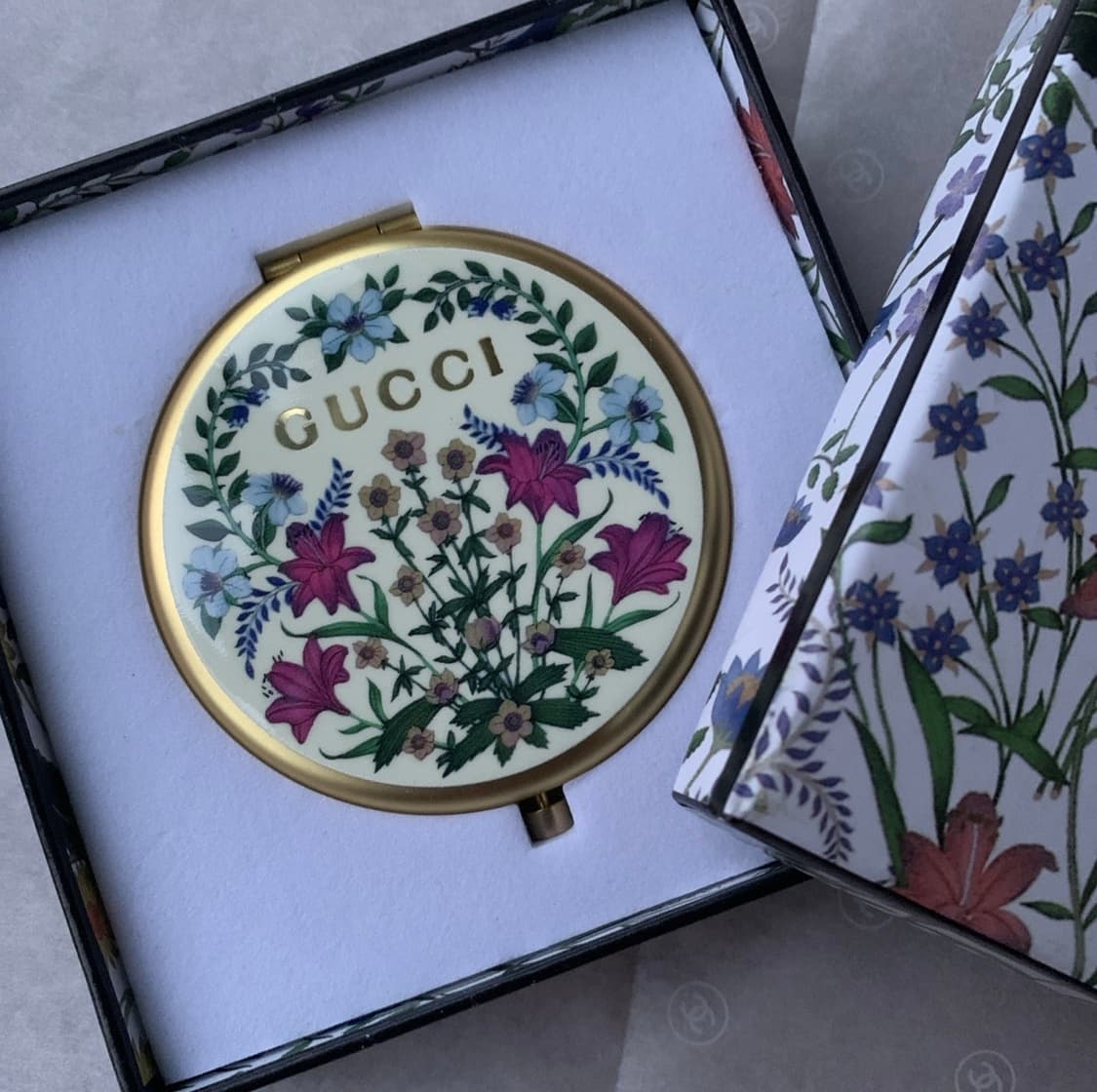 구찌 플로라 원형 손거울  상품이미지2