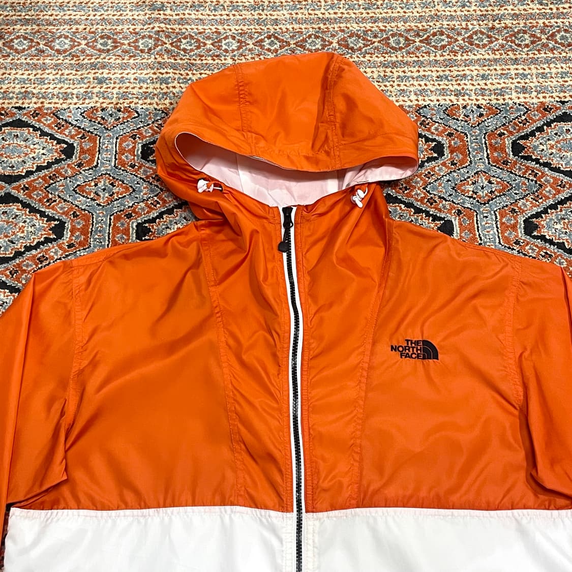 노스페이스 오렌지 배색 화이트 경량 바람막이 점퍼 남성105 상품이미지2