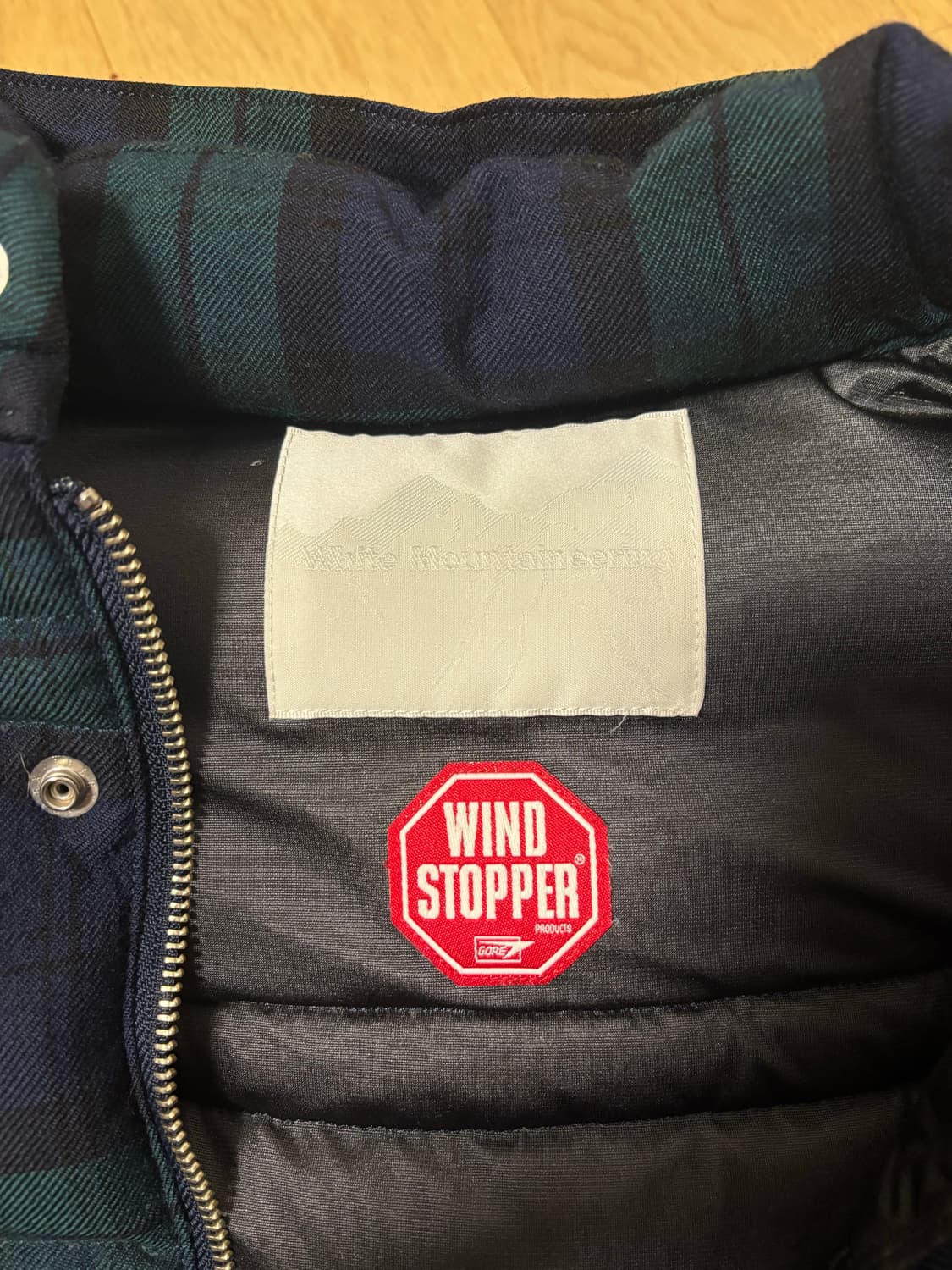 화이트마운티니어링 패딩 상품이미지3