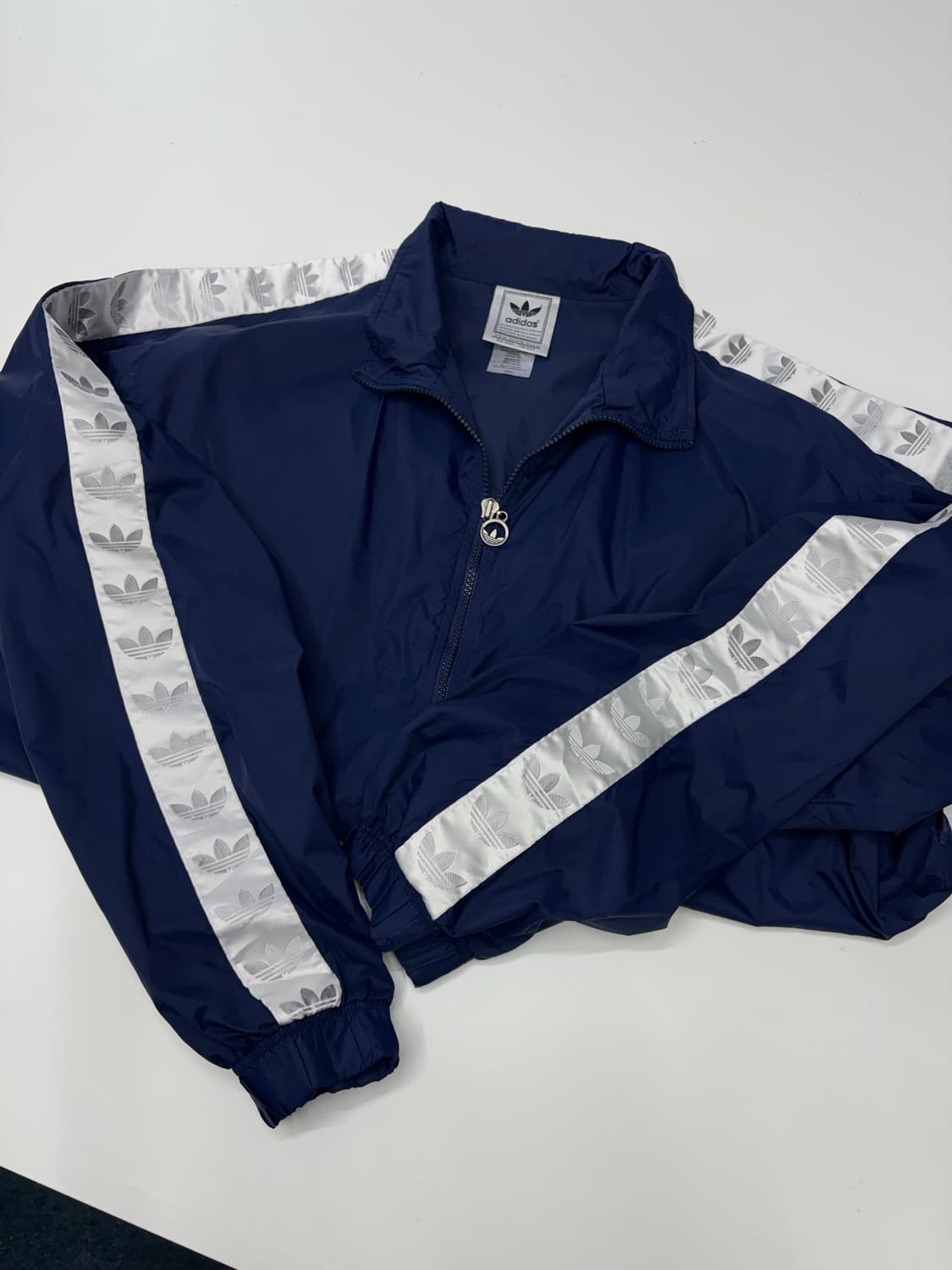 아디다스 트랙 테잎로고 오버 바람막이 상품이미지1