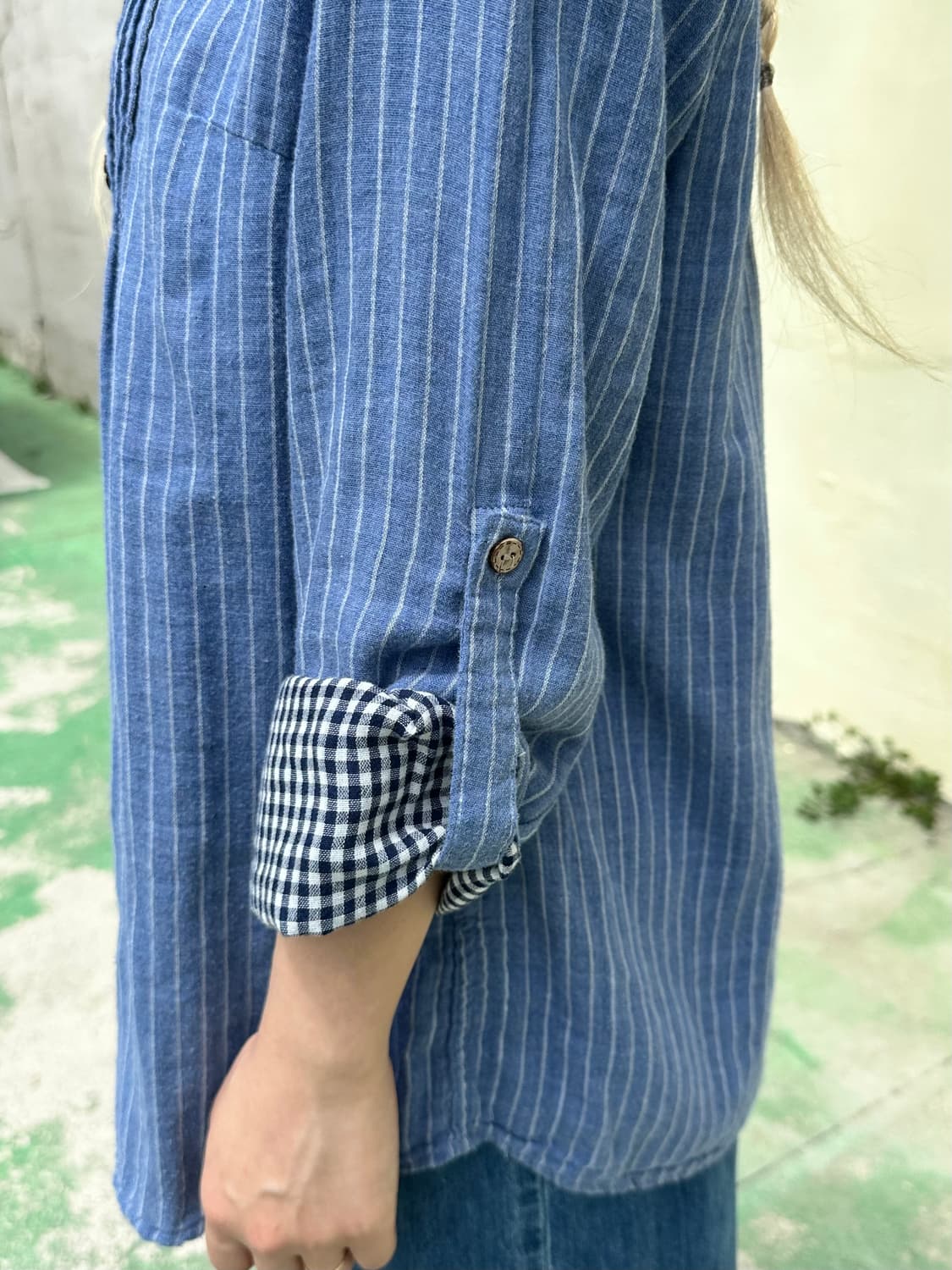 스트라이프 우드버튼 블라우스 상품이미지5