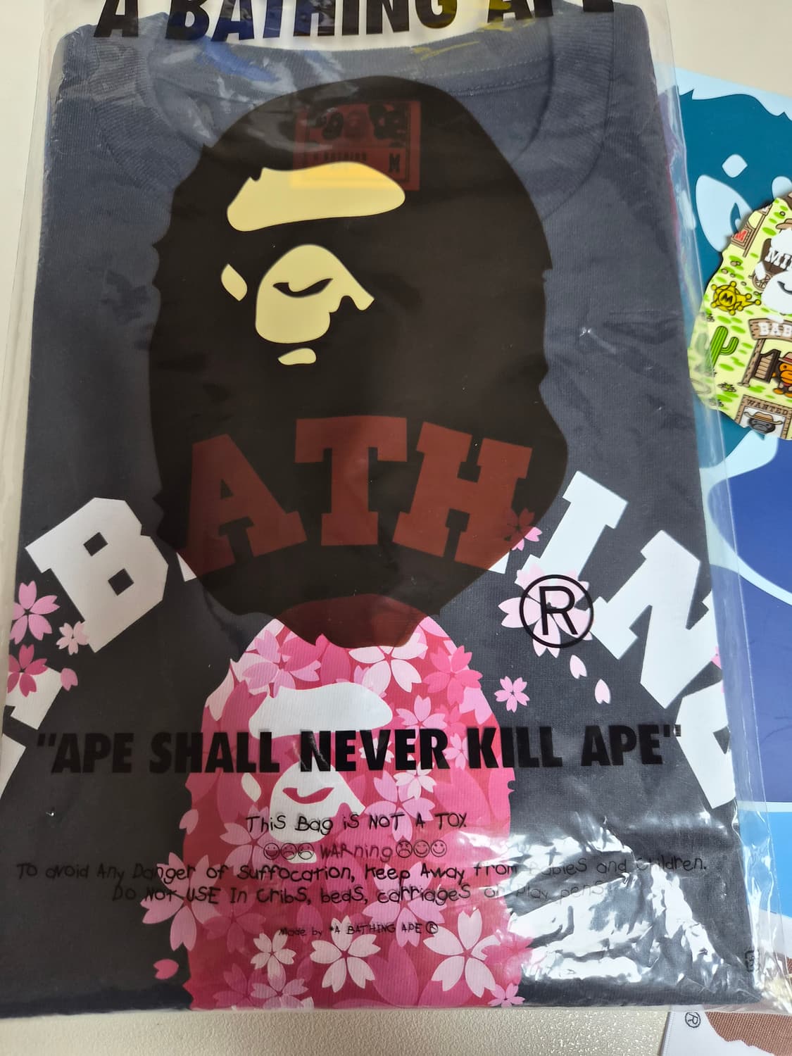 베이프 정품 M 사쿠라 컬리지 티 벚꽃 반팔티 상품이미지2