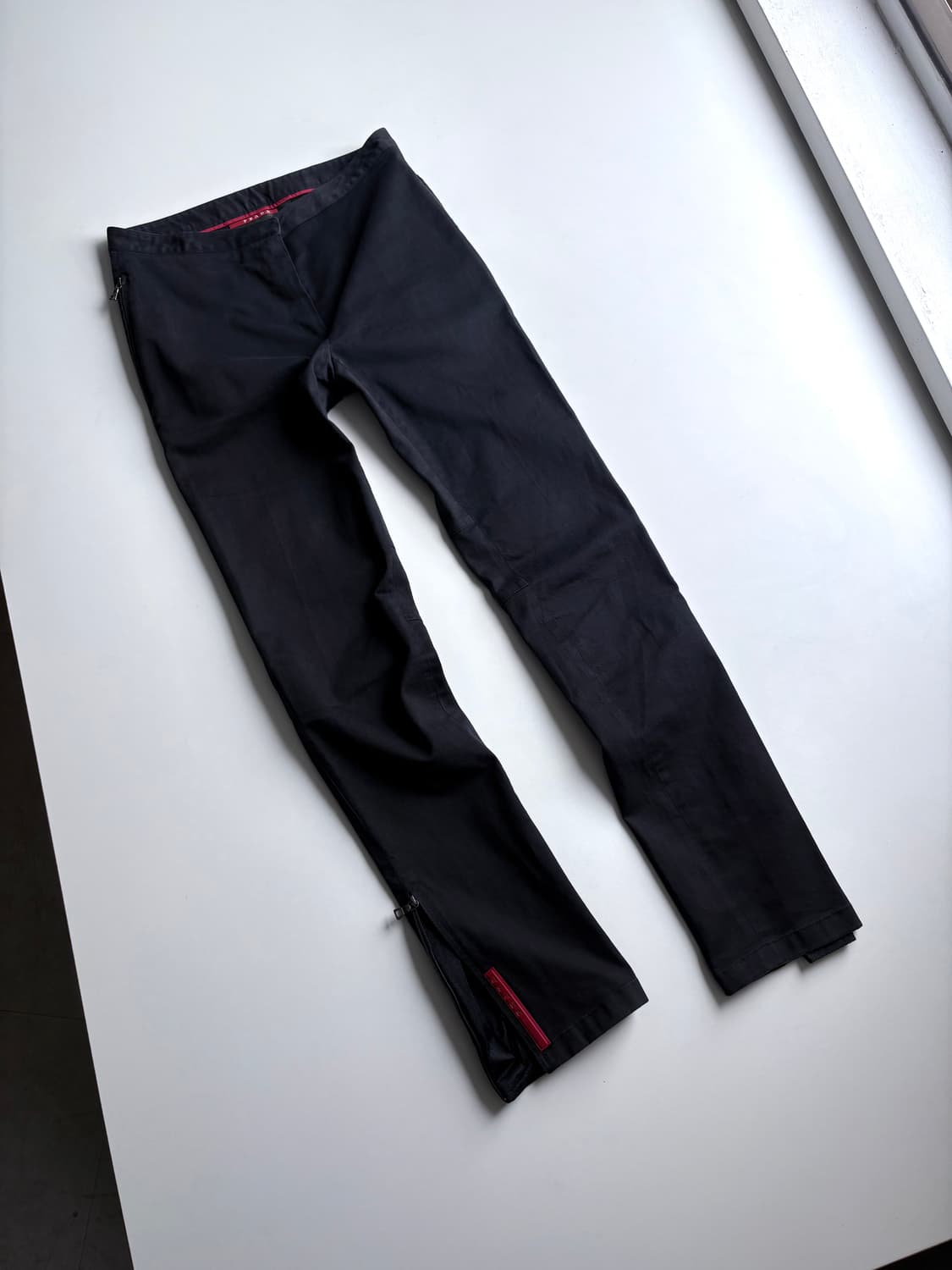 프라다 스포츠 사이드 지퍼 테크 팬츠 상품이미지1