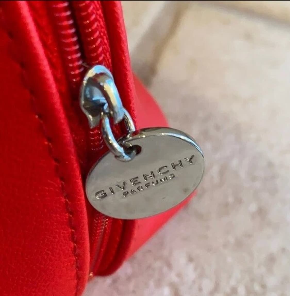 지방시 Givenchy 레드 반달 가죽 파우치 (새제품) 상품이미지6