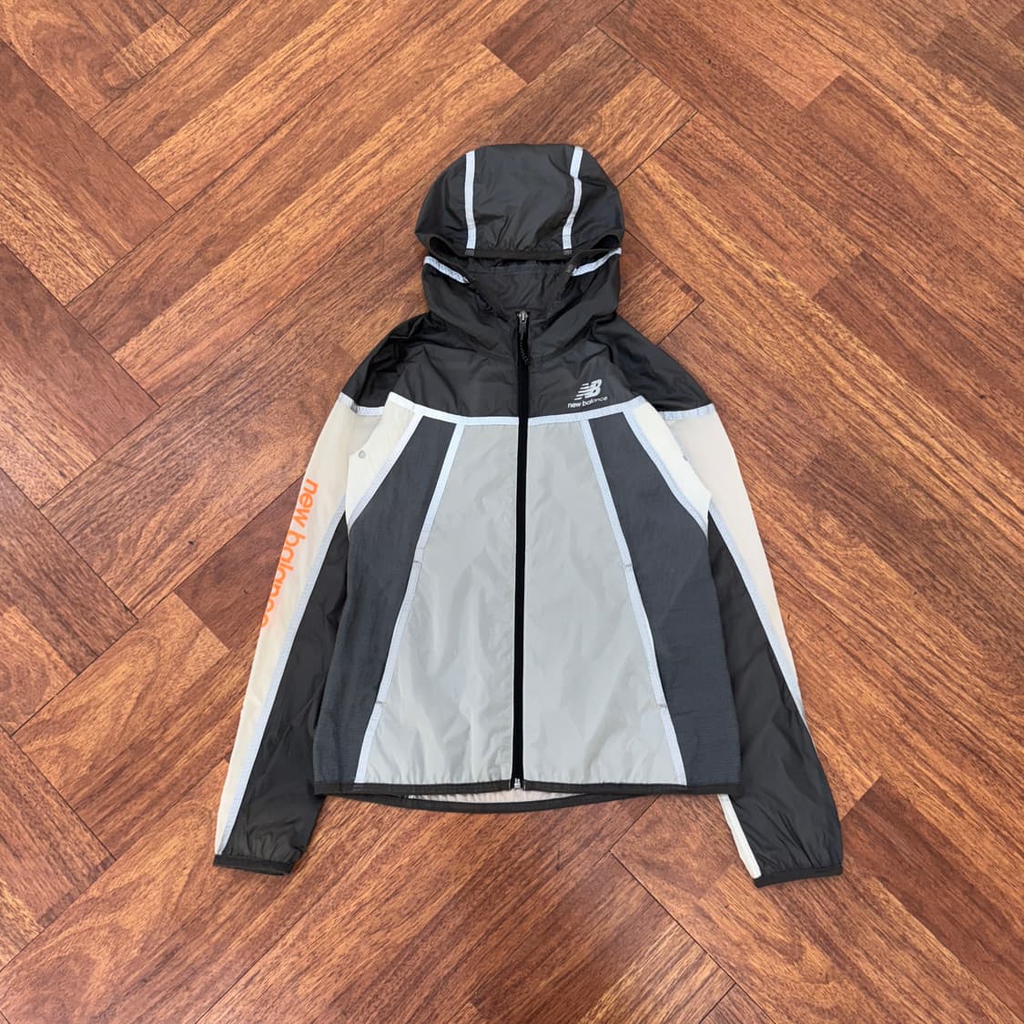 여성용 S 뉴발란스 경량 바람막이 자켓  상품이미지1