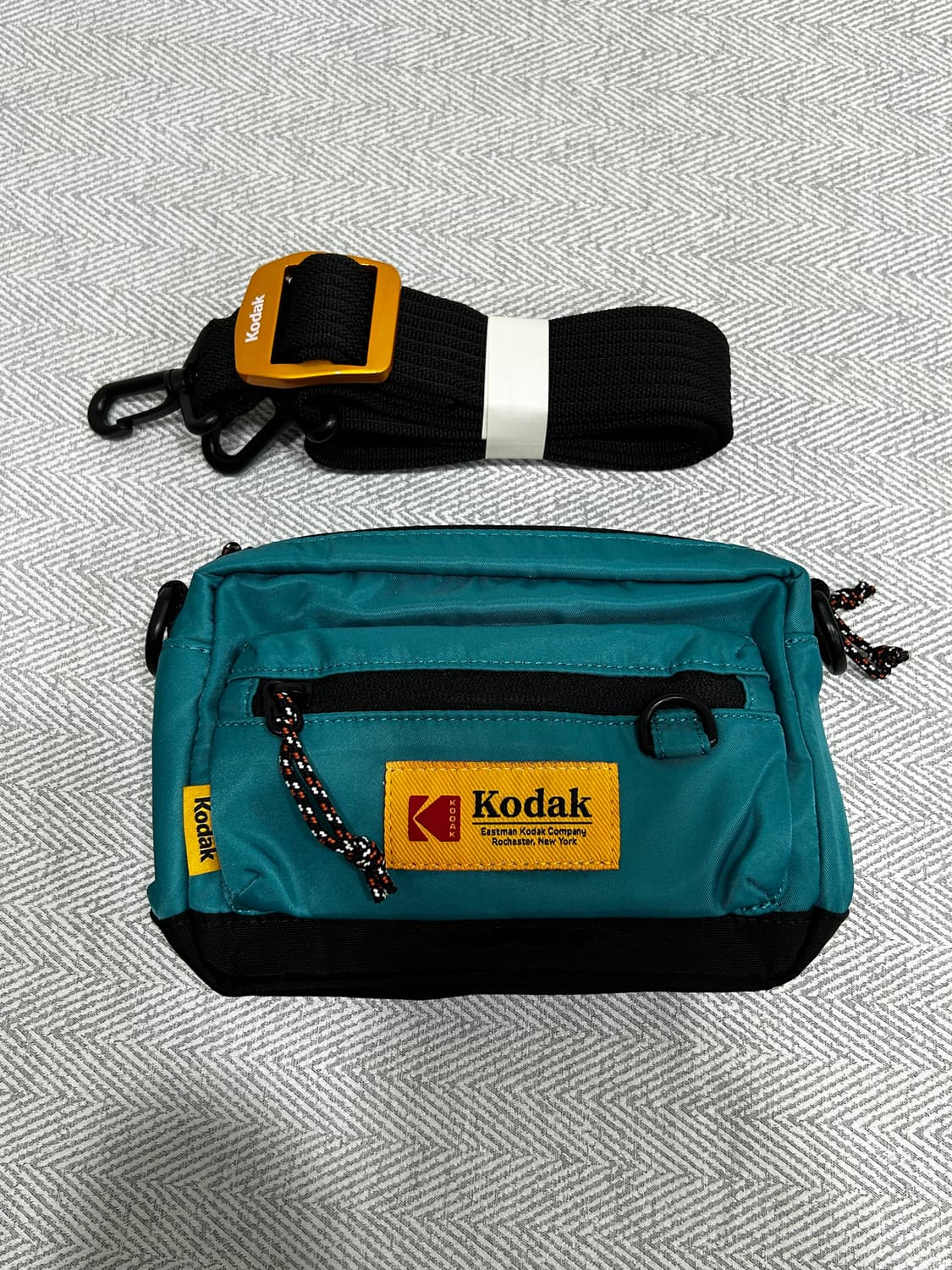 새상품 코닥 Kodak 에센셜 스퀘어 미니 크로스백 상품이미지4