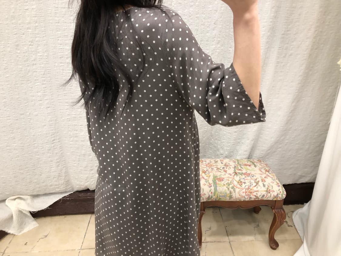 dot deep neck blouse 상품이미지2