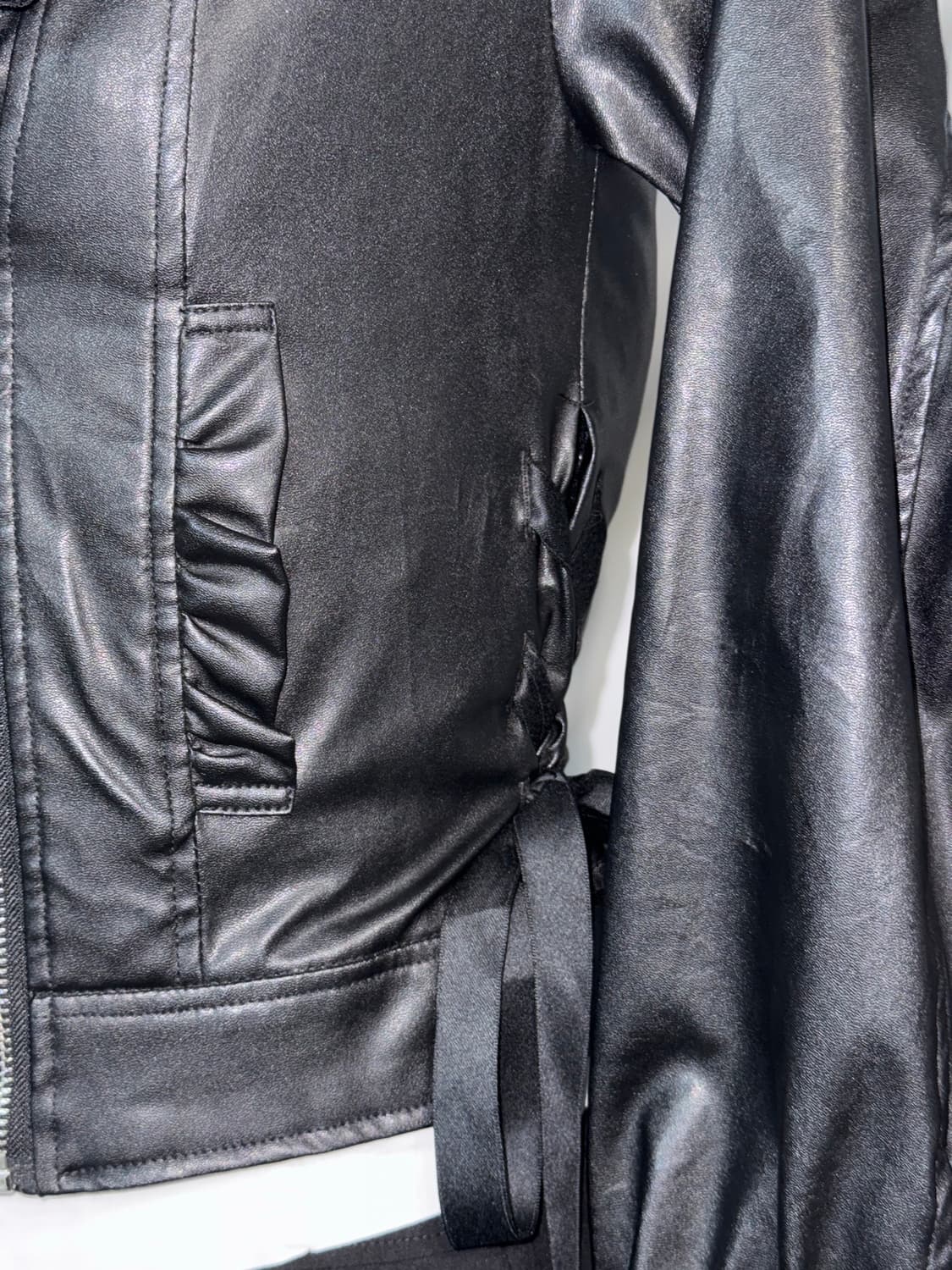 공겜여주깔 무채색 아일렛 디테일 레더 코디세트 상품이미지9