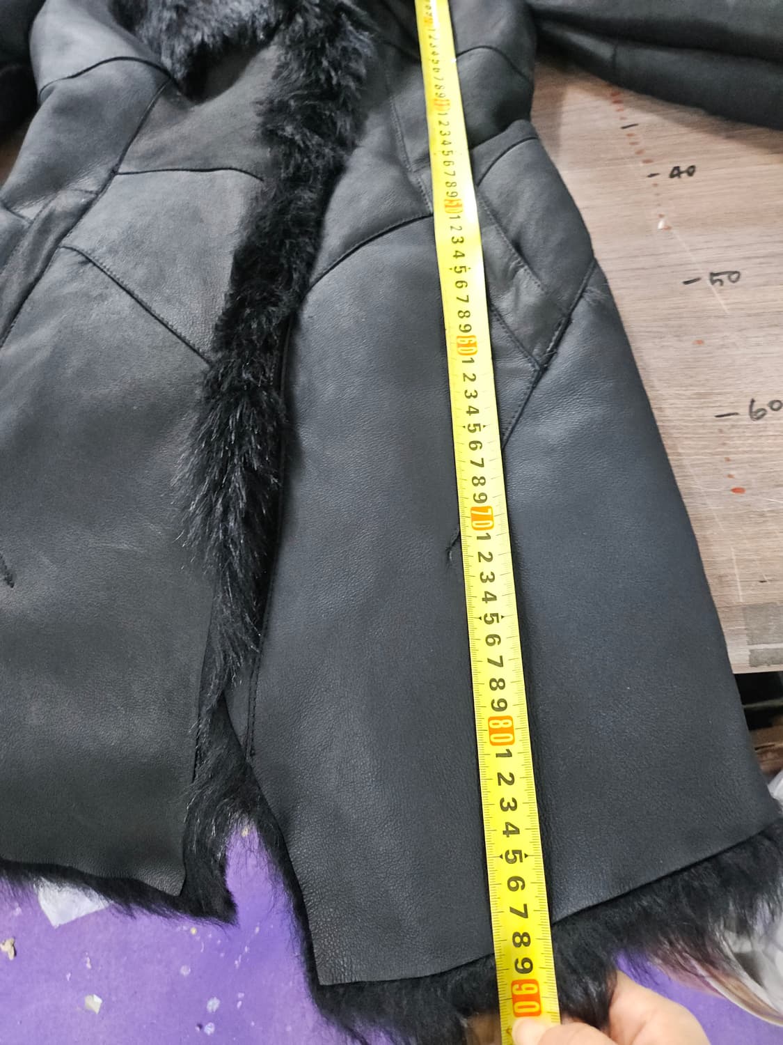 모네타 블랙 무스탕 롱 코트 마른55 상품이미지10