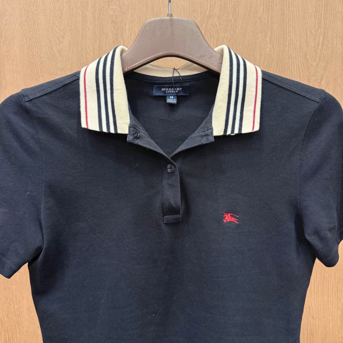 버버리 런던 반팔 크롭 PK 카라티 노바체크 디테일 블랙 상품이미지4