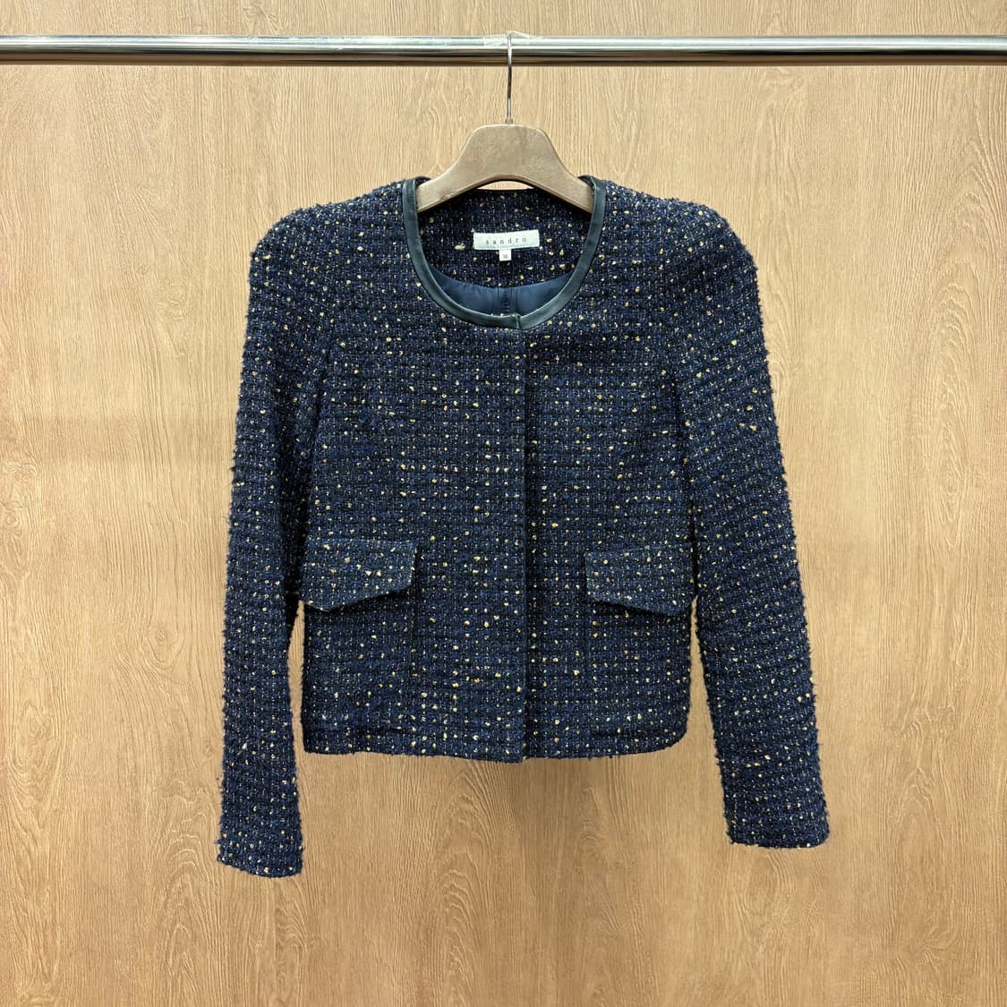 산드로 노카라 트위드 자켓 골드 컬러 포인트 믹스 포켓 디테일 네이비 상품이미지2