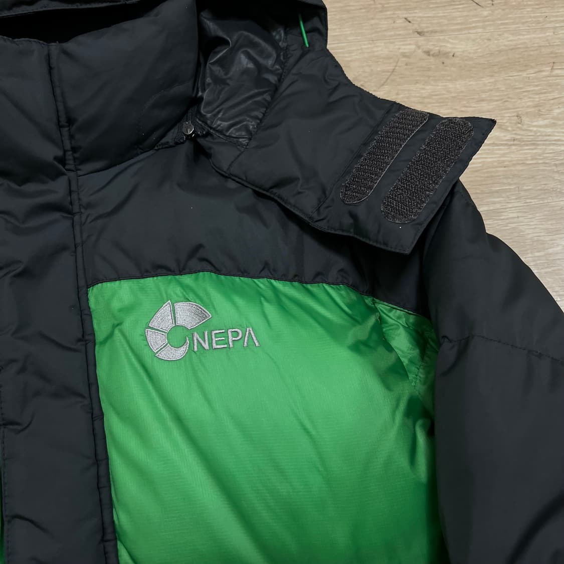 네파 덕다운 로고 투톤 후드 푸퍼패딩 점퍼 [그린/차콜] S/90 상품이미지4