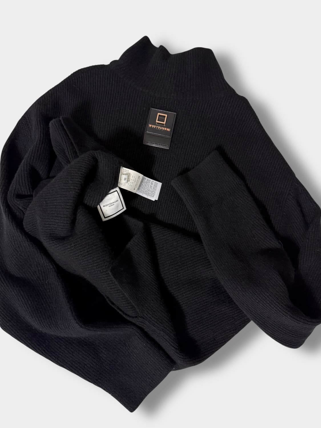 우영미 21fw 오버사이즈 레더 스퀘어 폴라넥 울 니트 상품이미지1