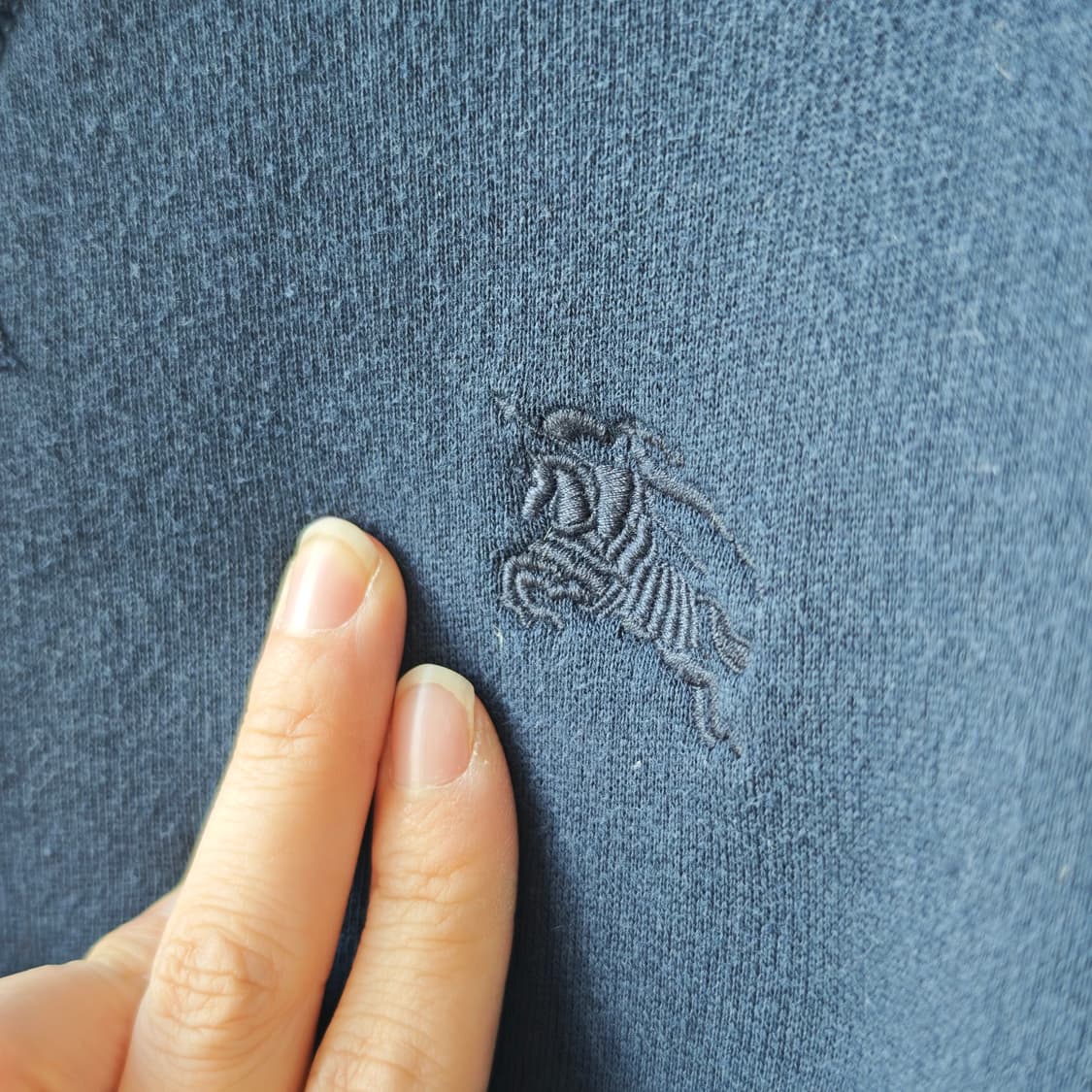 버버리 자수 로고 기모 클래식 맨투맨 네이비 M 상품이미지5