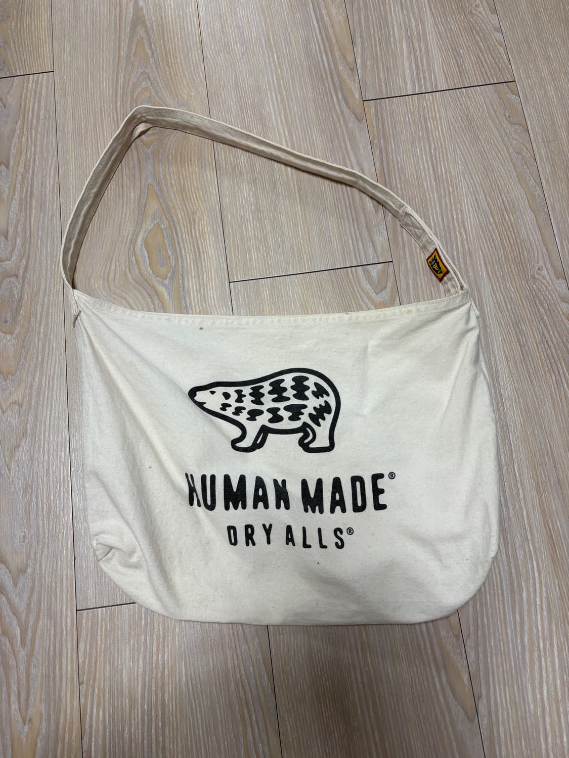 휴먼메이드 크로스백 상품이미지2