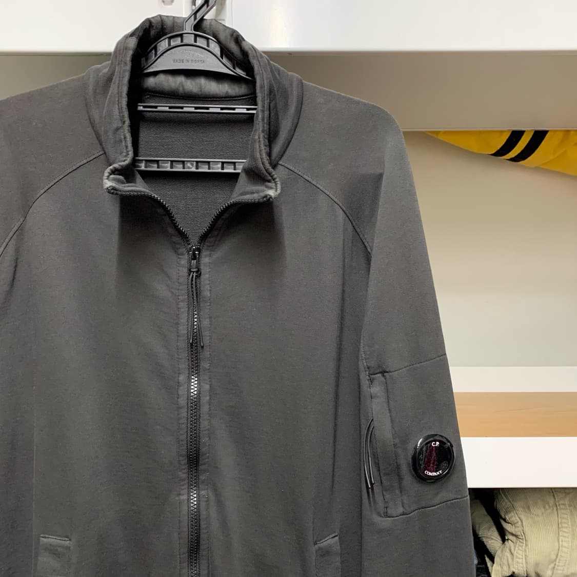 [XL] C.P. 컴퍼니 렌즈와펜 래글런 코튼 트랙자켓 상품이미지1