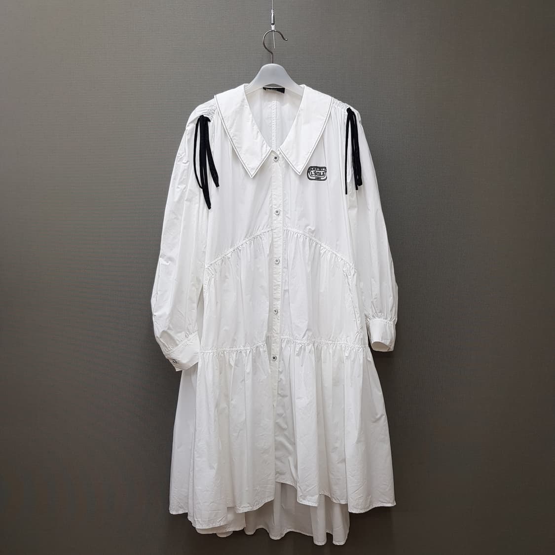 오즈세컨 O2nd 2022 빅카라 리본 디테일 셔츠형 원피스 상품이미지2