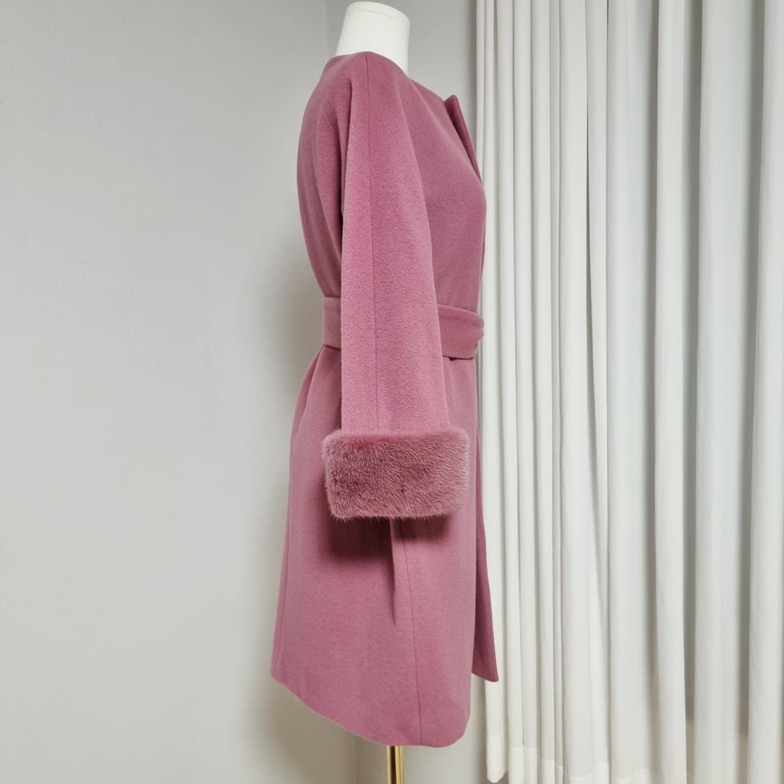 모조에스핀 울100% (캐시미어10% 혼방) 밍크소매 코트 (55) 상품이미지2