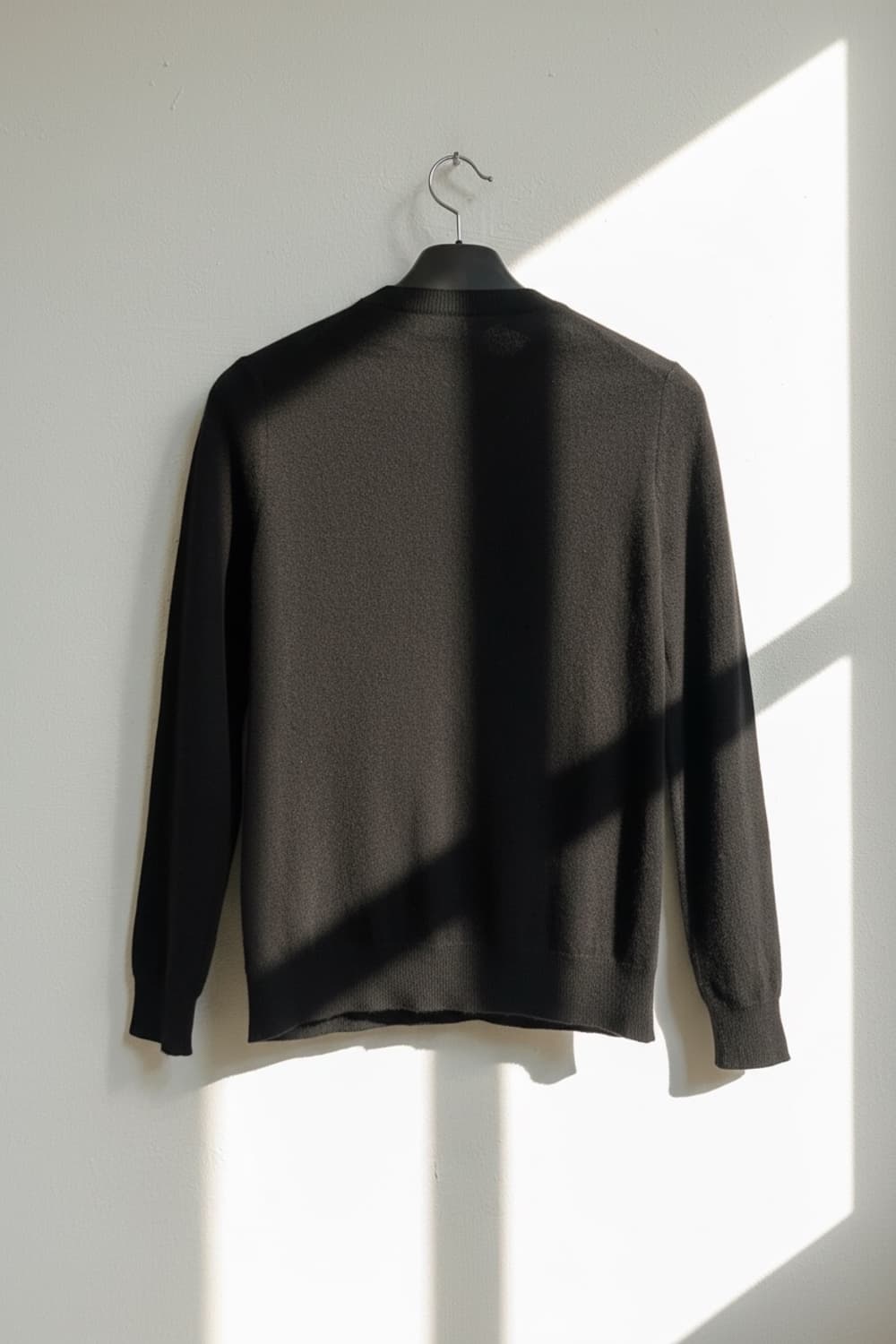 더 캐시미어 크루넥 블랙 니트 상품이미지4