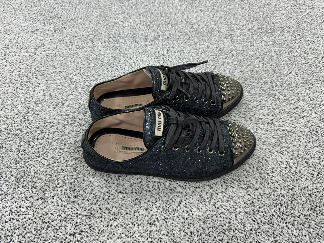 미우미우 글리터 로우 스니커즈  상품이미지1