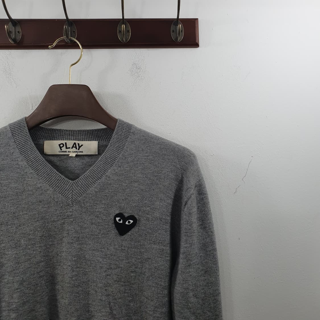 L 꼼데가르송 남성 그레이 블랙와펜 얇은 브이넥 니트 스웨터 상품이미지2