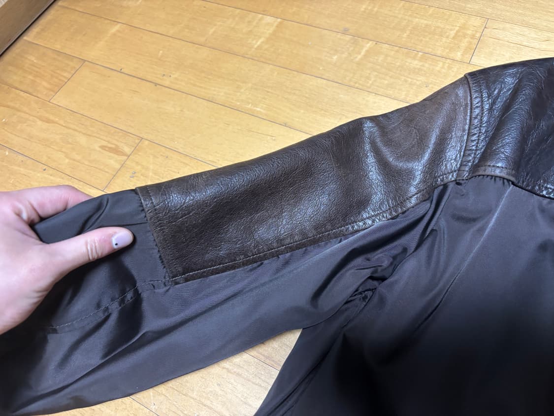 프라다 2009 나일론 레더 봄버 상품이미지4