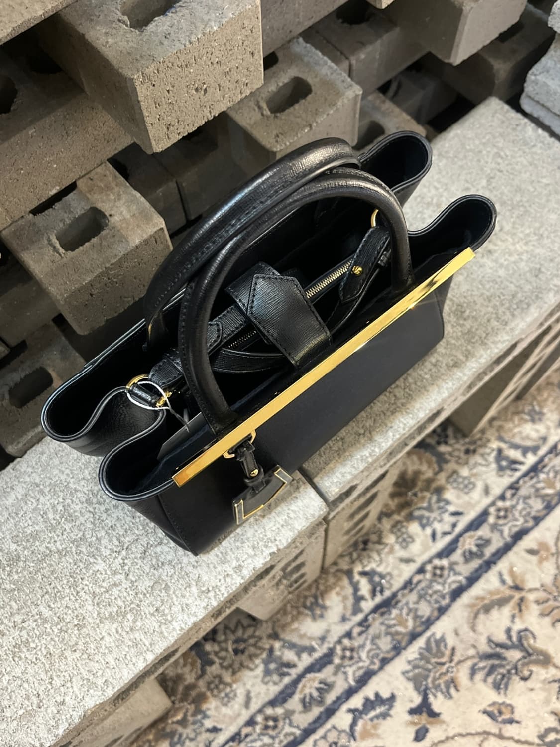 펜디 투쥬르 레더 미니 토트 백 상품이미지4