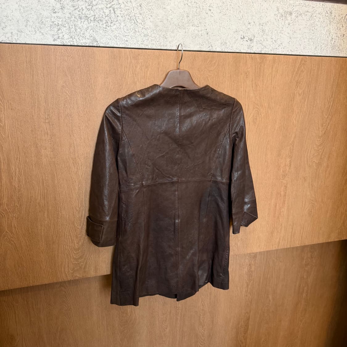 빈티지 레더 자켓 노카라 7부 소매 히든 버튼 디테일 레귤러핏 브라운 상품이미지2