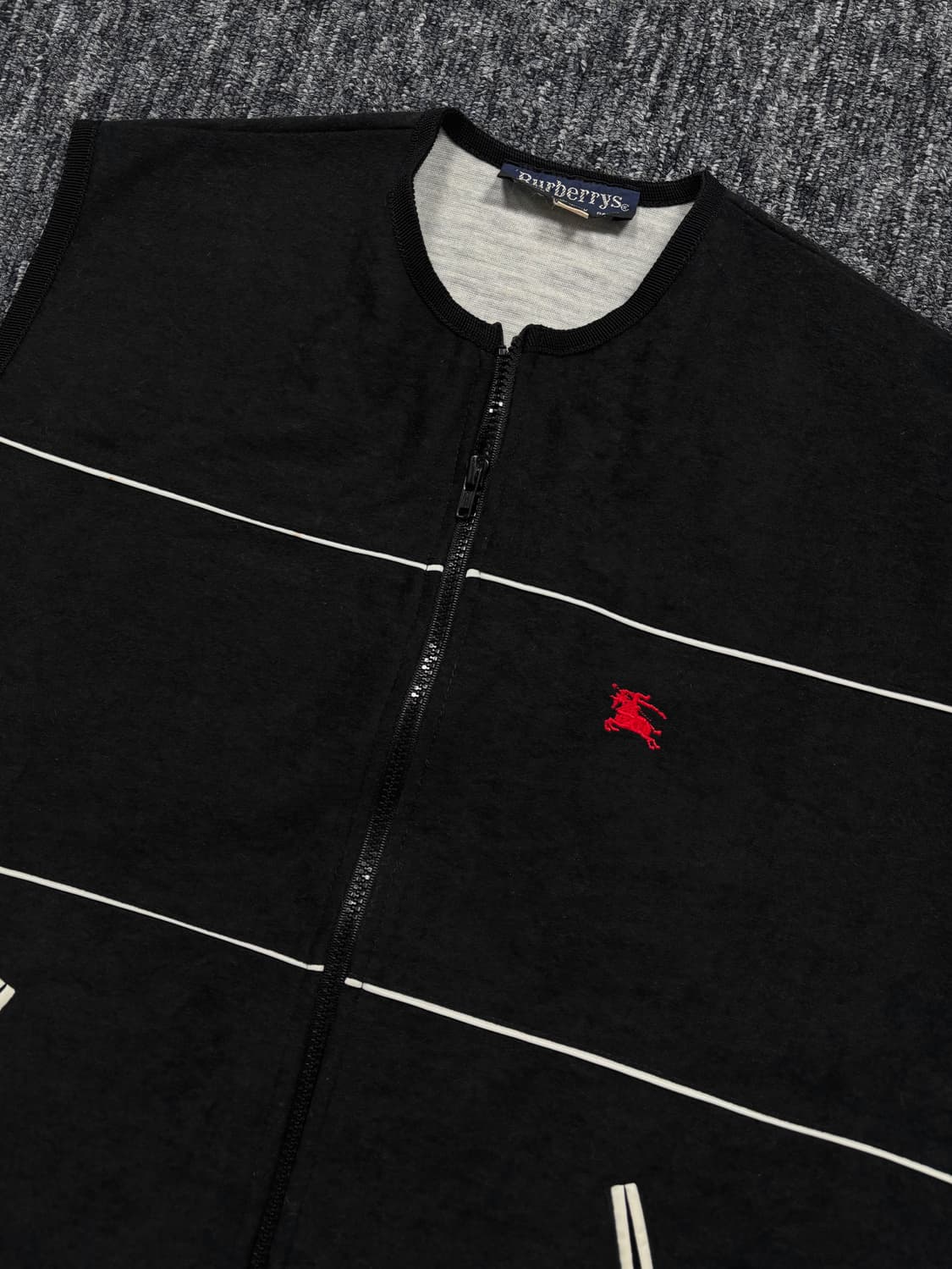 버버리 크레스트 자수 블랙 데이크론 포켓 베스트 상품이미지5