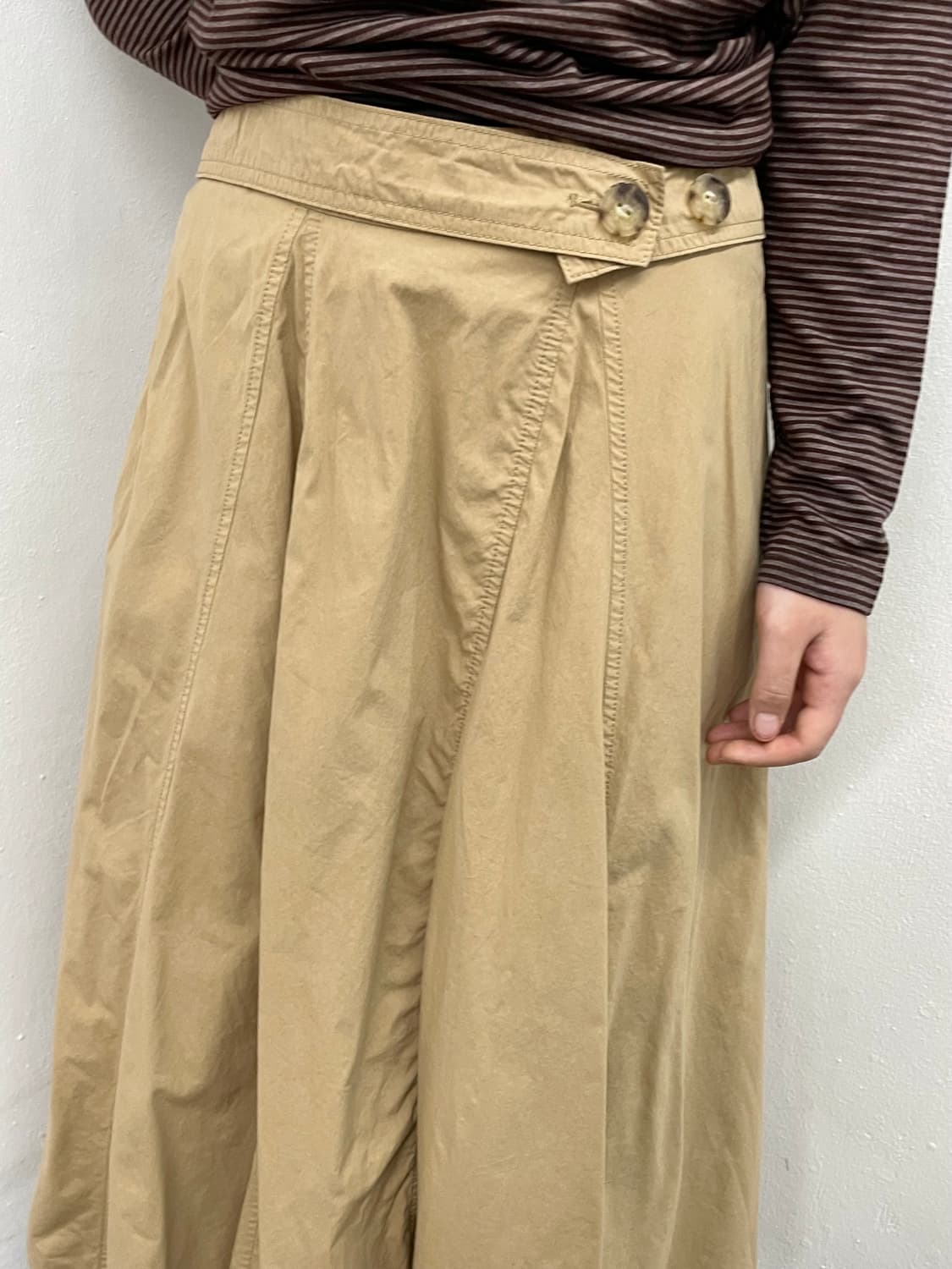 브라운 핀턱 버튼 롱스커트 상품이미지3