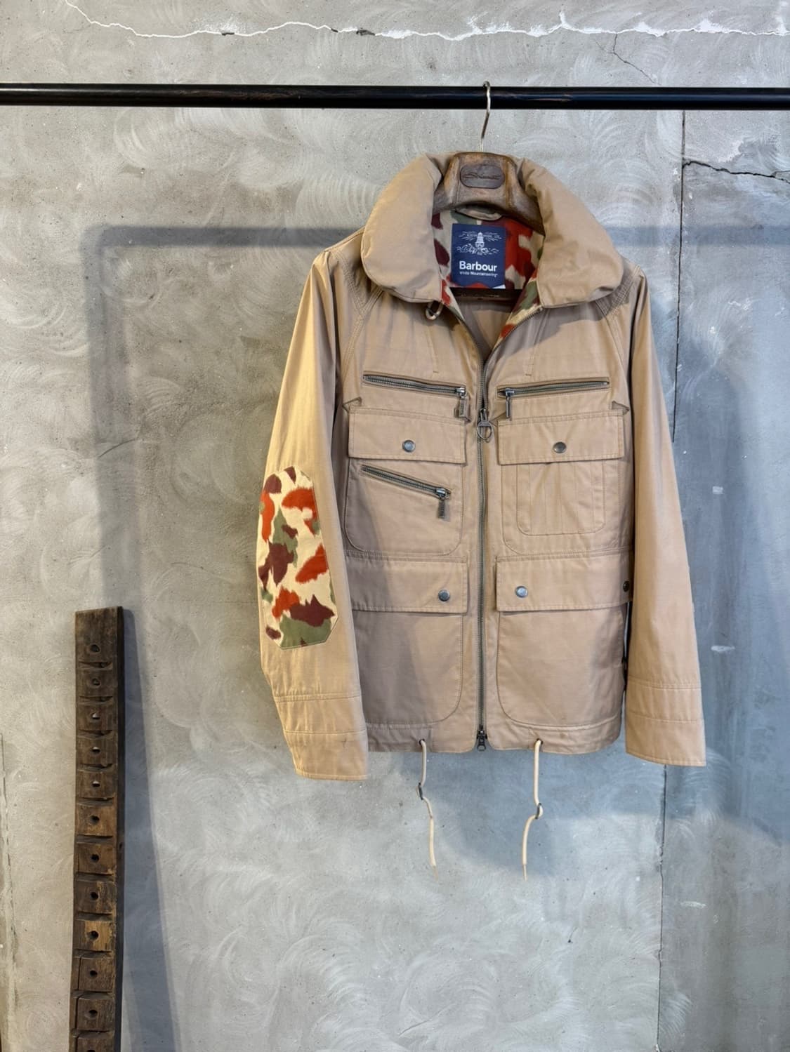 바버 X 화이트 마운티어링 유틸리티 자켓 100 상품이미지1