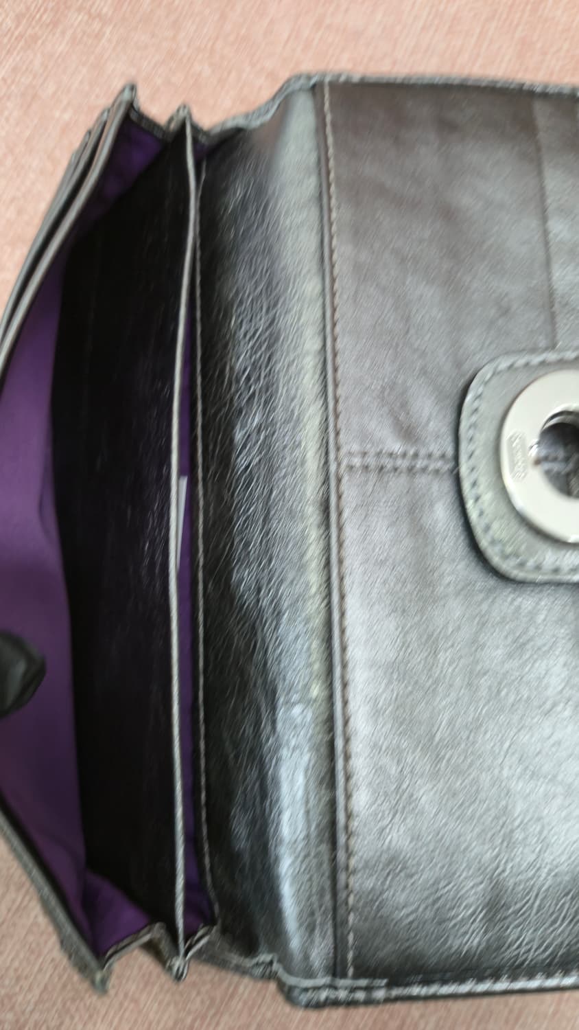 코치 양각 시그니처 C 패턴 건메탈 실버 턴락 코치 지갑 상품이미지9