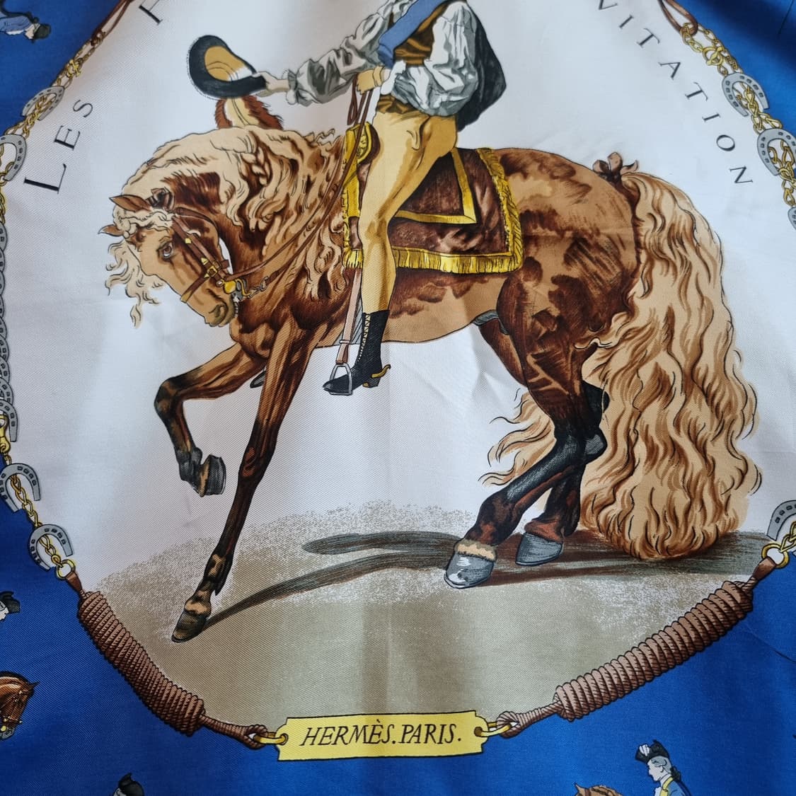 에르메스 P르두의 레 피거 드 에퀴타시옹 실크 스카프 상품이미지3