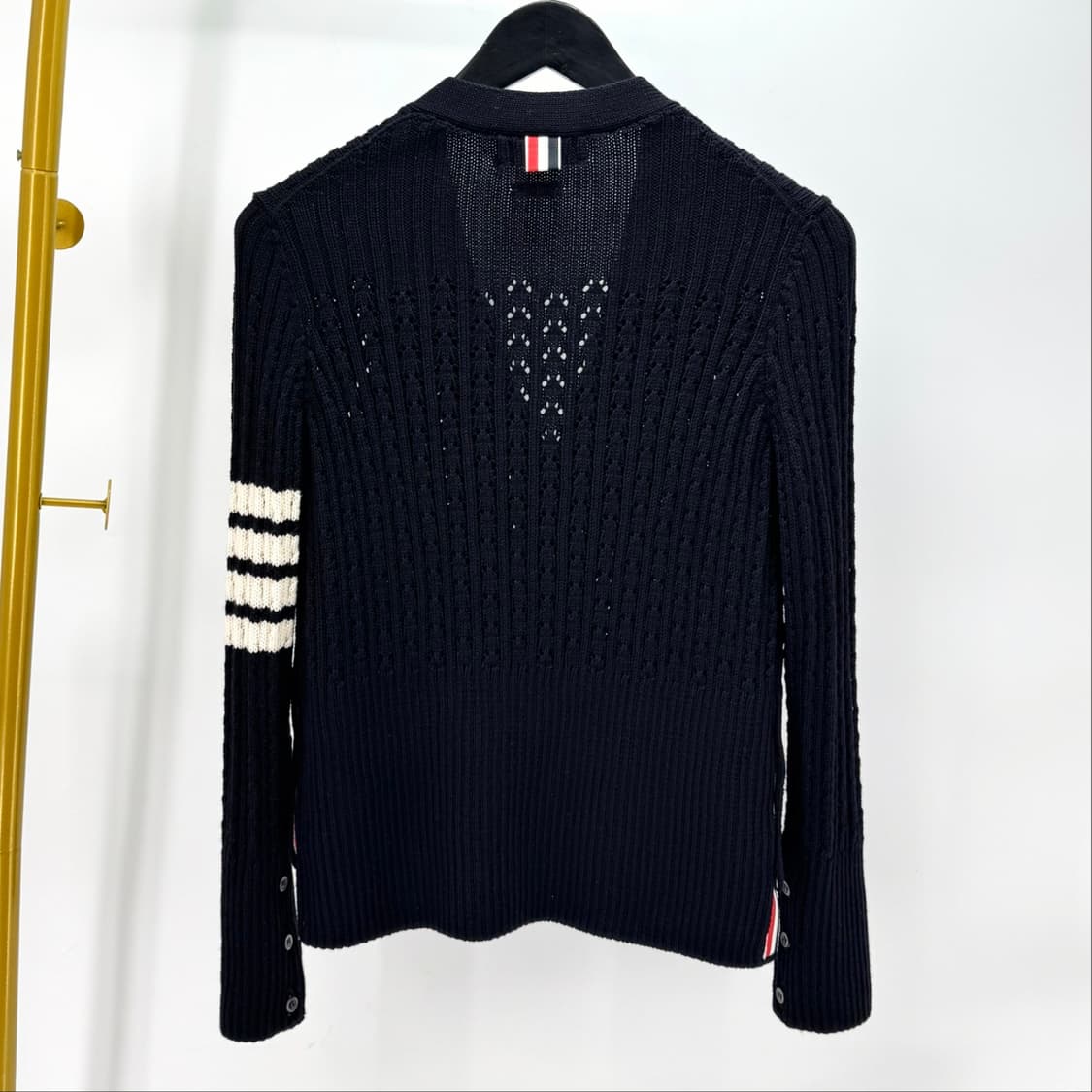 [36사이즈] 톰브라운 사선완장 울 가디건 네이비 (FKC557A) 상품이미지5