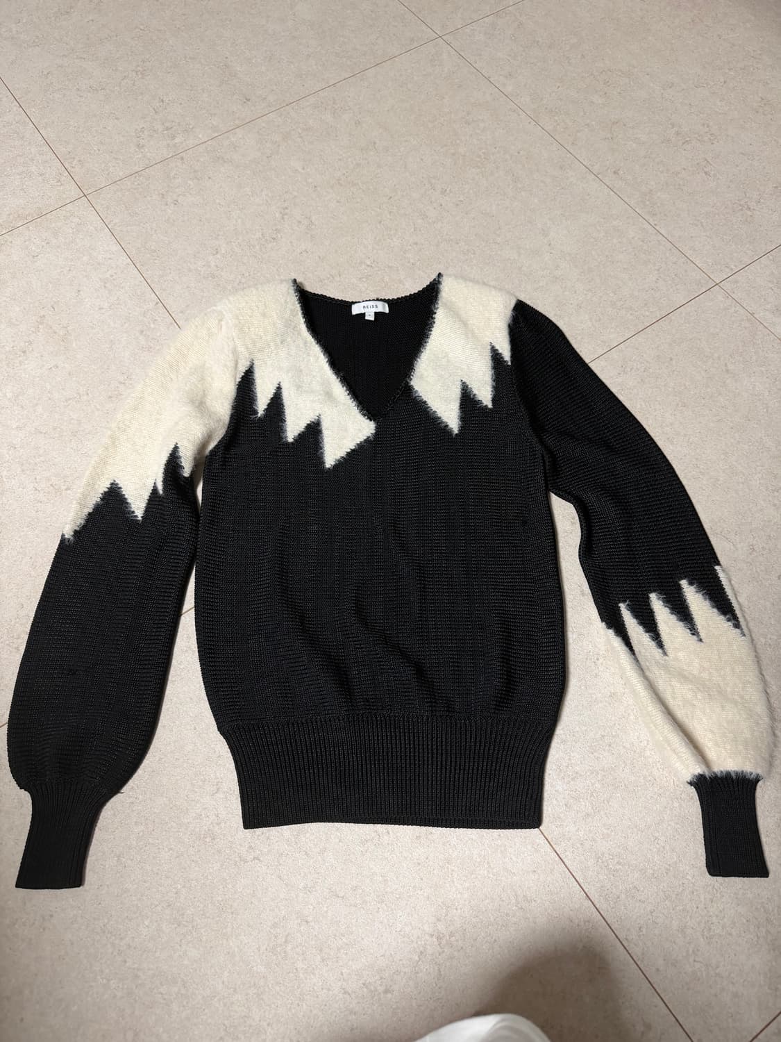 reiss 배색 브이넥 니트 상품이미지1