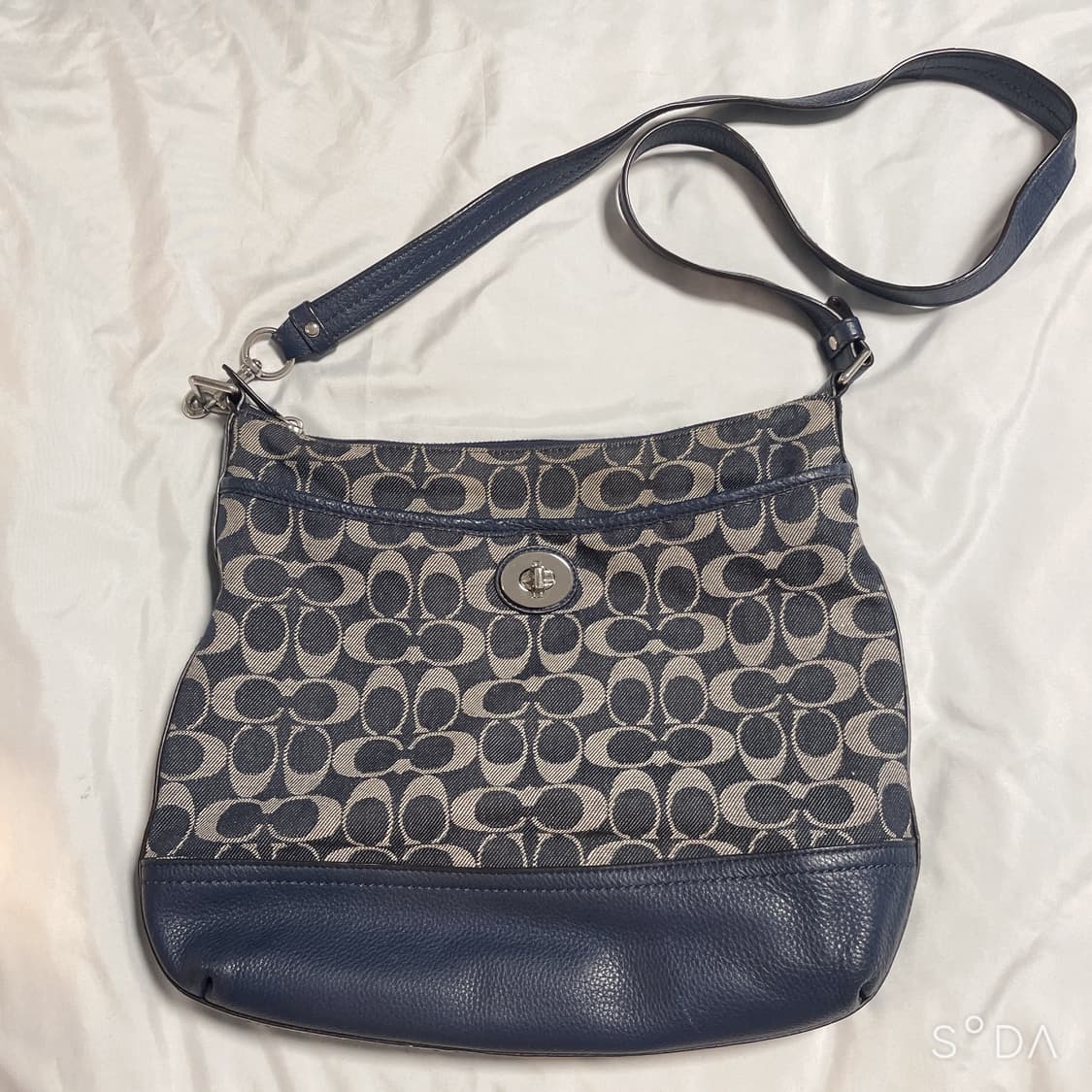 코치 시그니처 네이비 숄더백 크로스백 상품이미지1