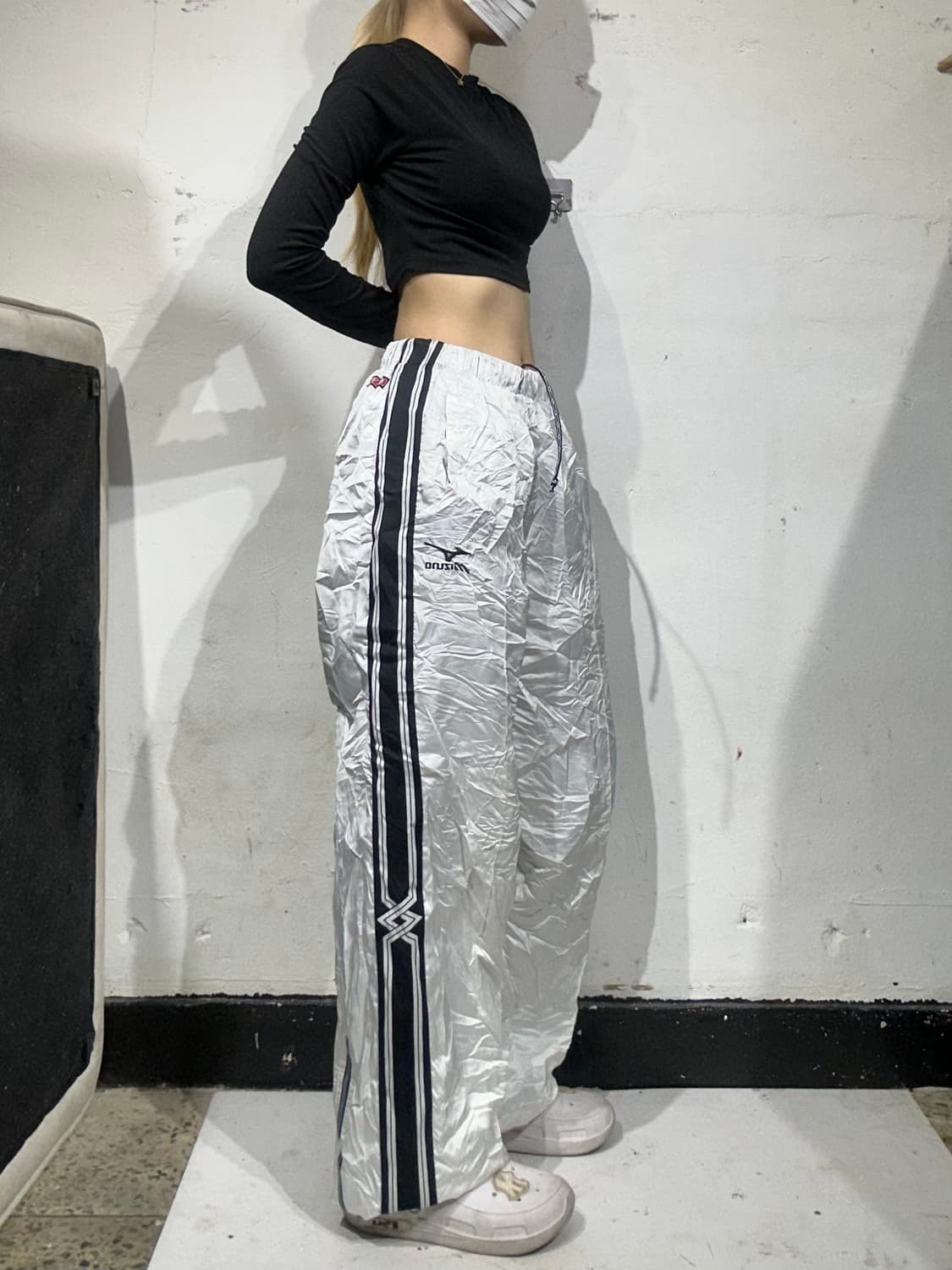 미즈노 화이트 와이드 블랙 사이드 라인 트랙 팬츠 상품이미지1