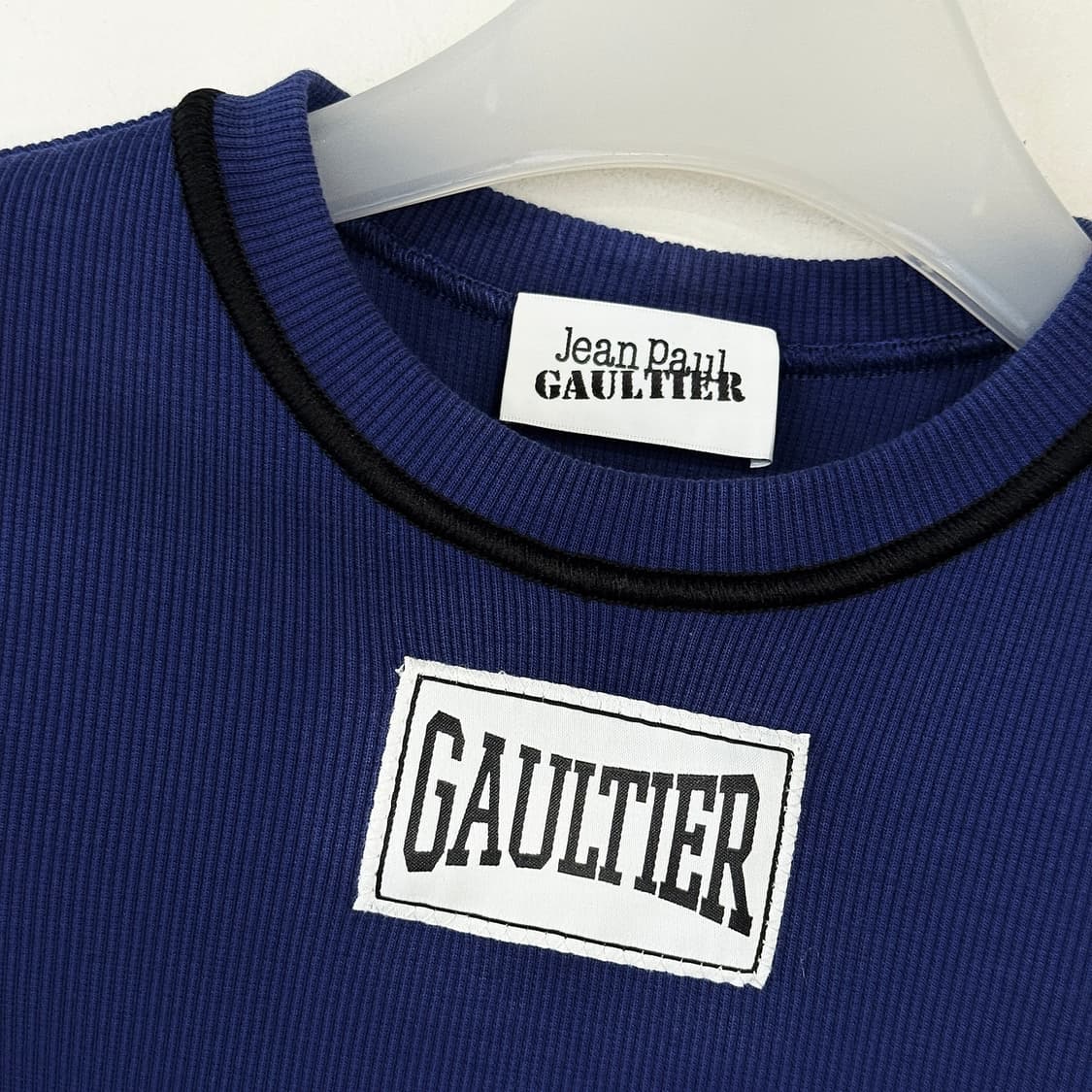 장 폴 고티에 2025 로고 패치 티셔츠 상품이미지4