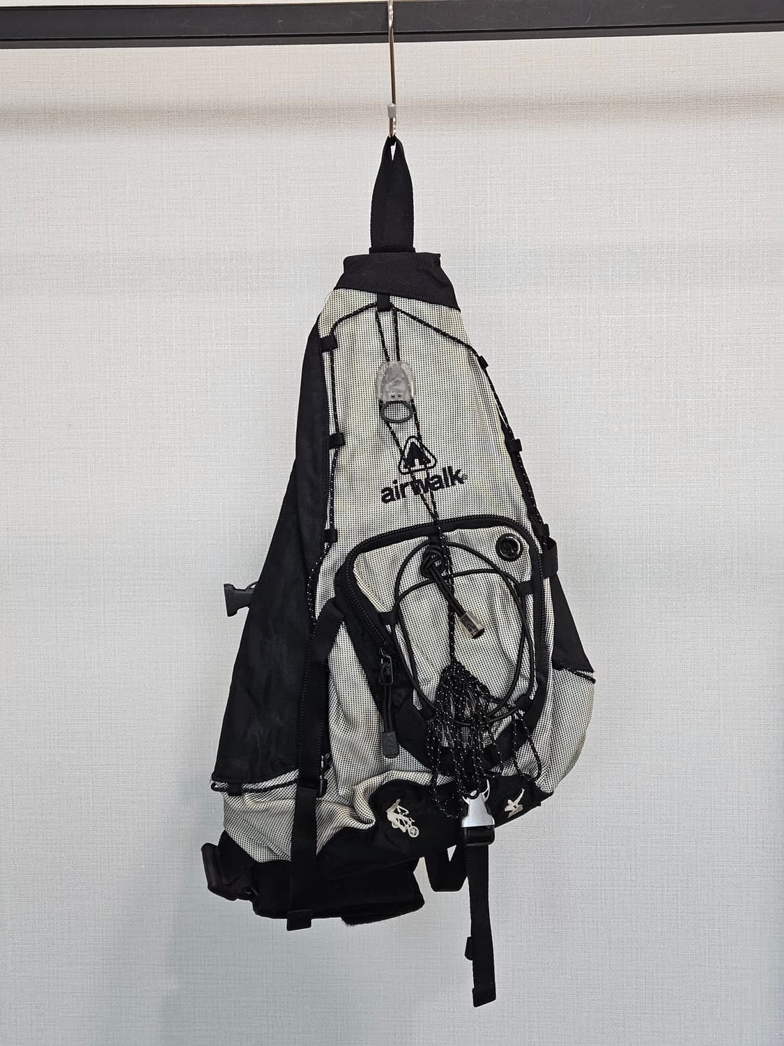 에어워크 슬링백 상품이미지1