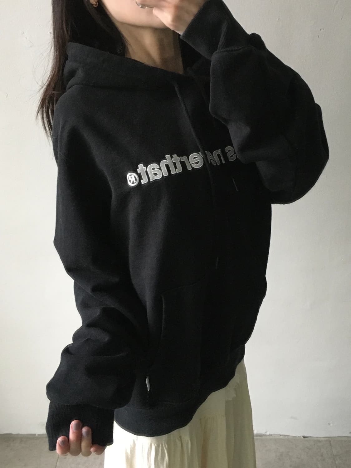 디스이즈네버뎃 로고 후드티 상품이미지2