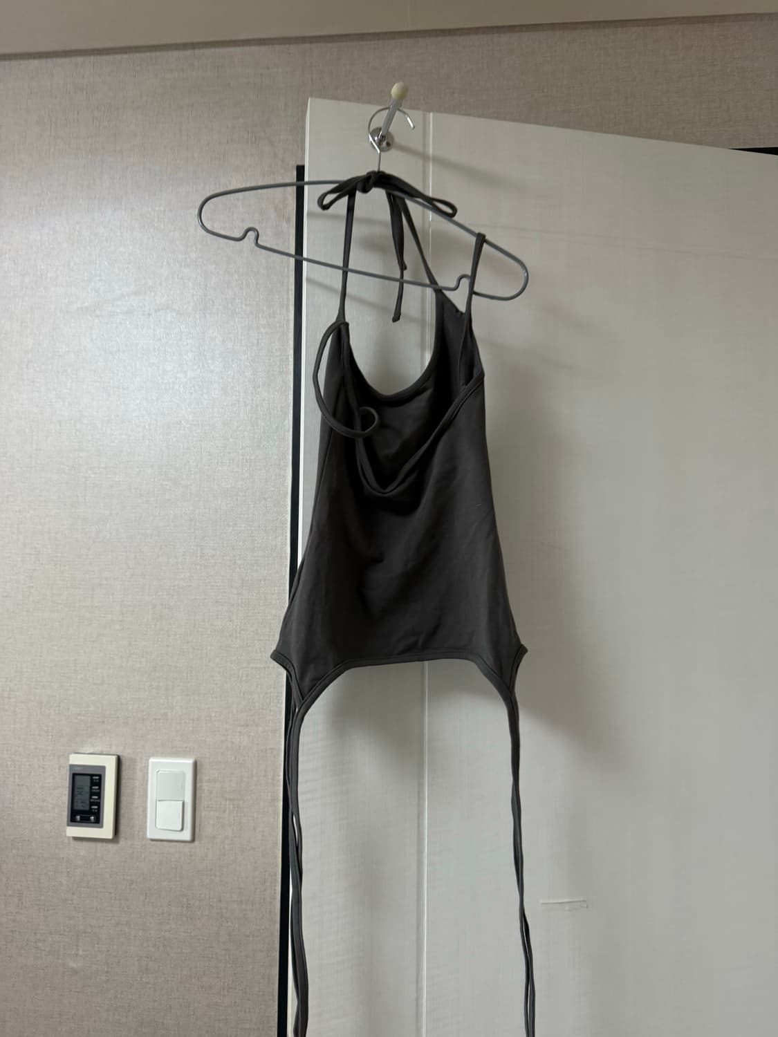 코이세이오 HALTER STRAP SLEEVELESS CHARCOAL 상품이미지3