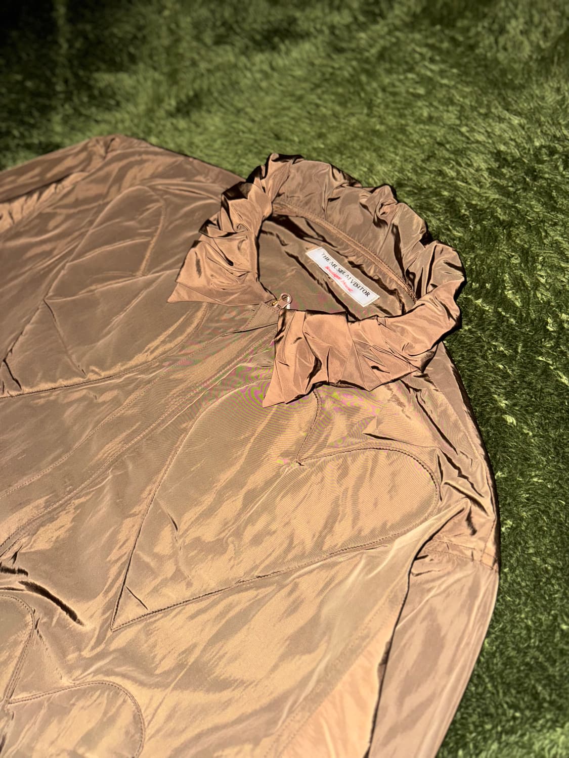 [L] 더뮤지엄비지터 하트 엠보스드 폴리 자켓 브라운 상품이미지2